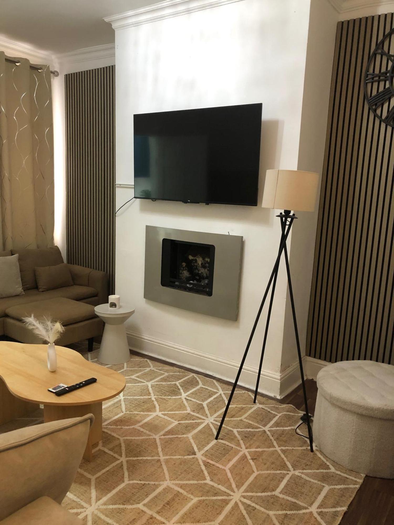 Spacious 2-Bed Near Etihad-Games Room-Free Parking Holiday home *