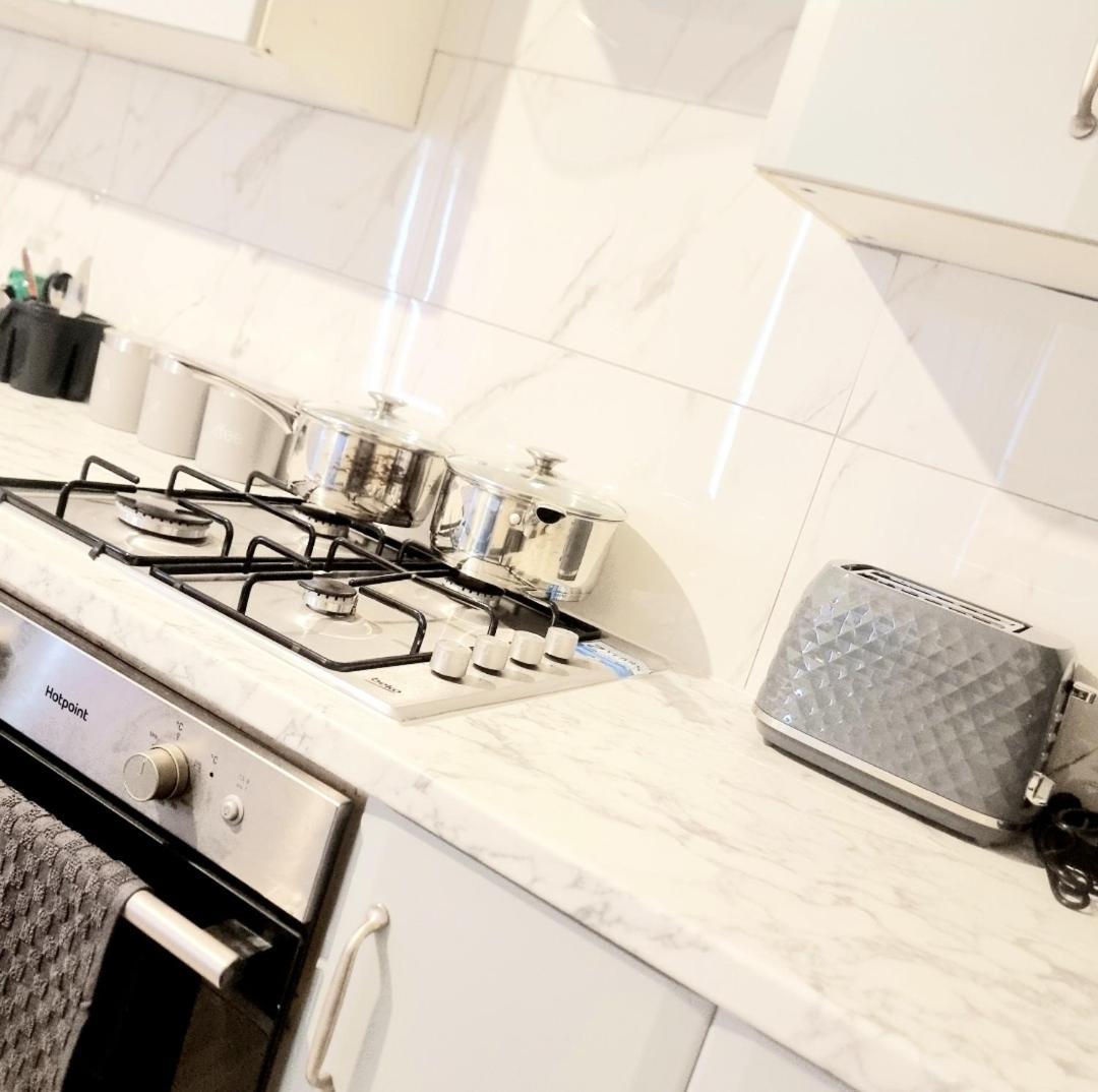 2 Beds Suburb Nestled Nook Apartment