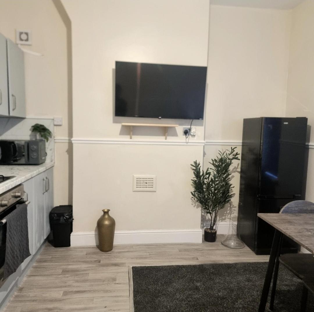 2 Beds Suburb Nestled Nook Apartment *
