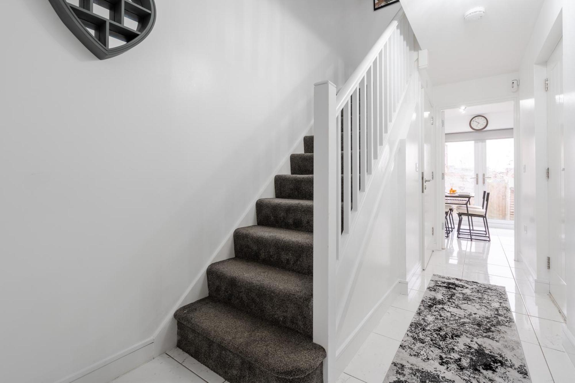 Luxury 5 Bed Near Etihad And Coop Live