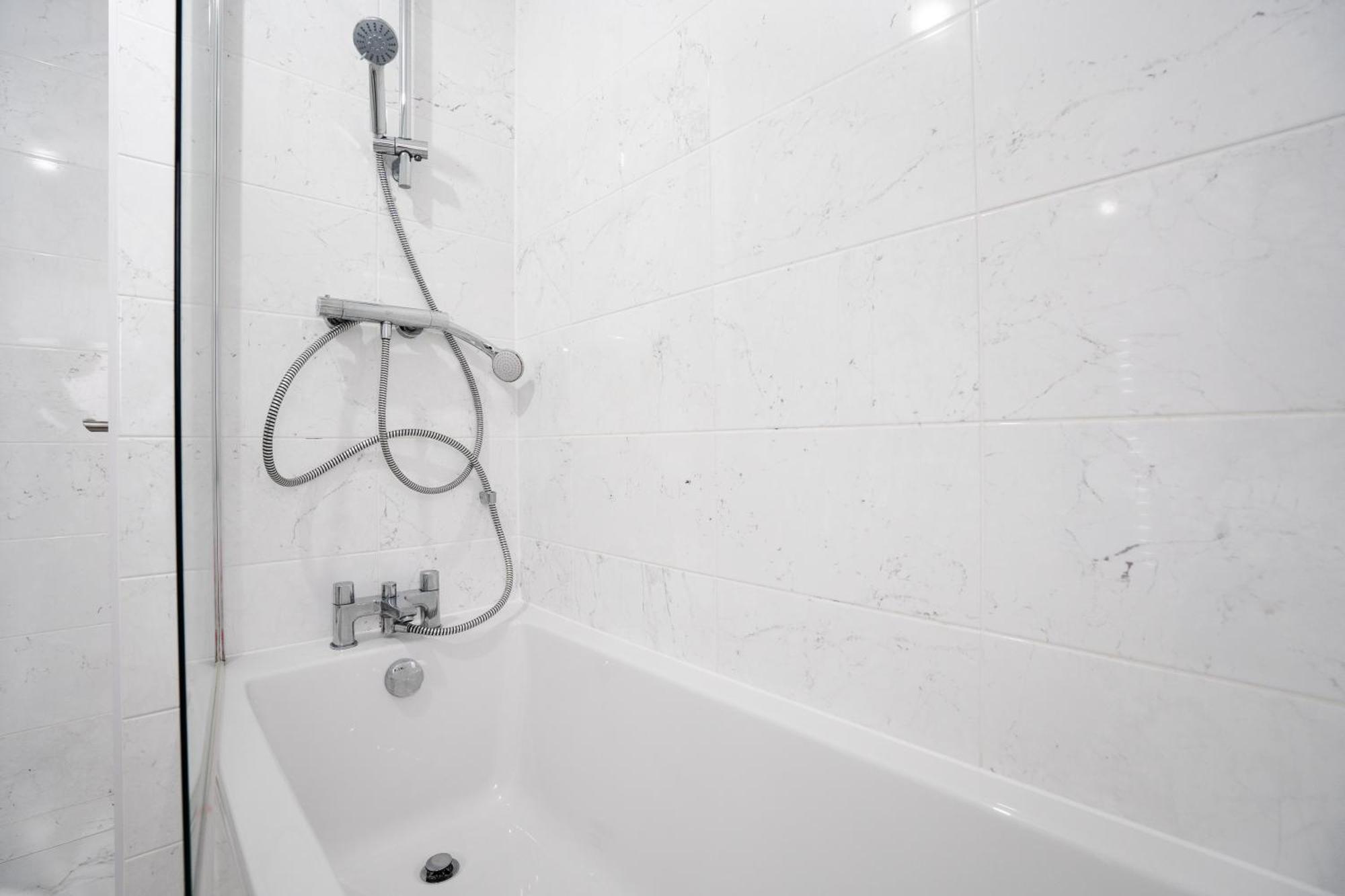 Luxury 5 Bed Near Etihad And Coop Live Holiday home