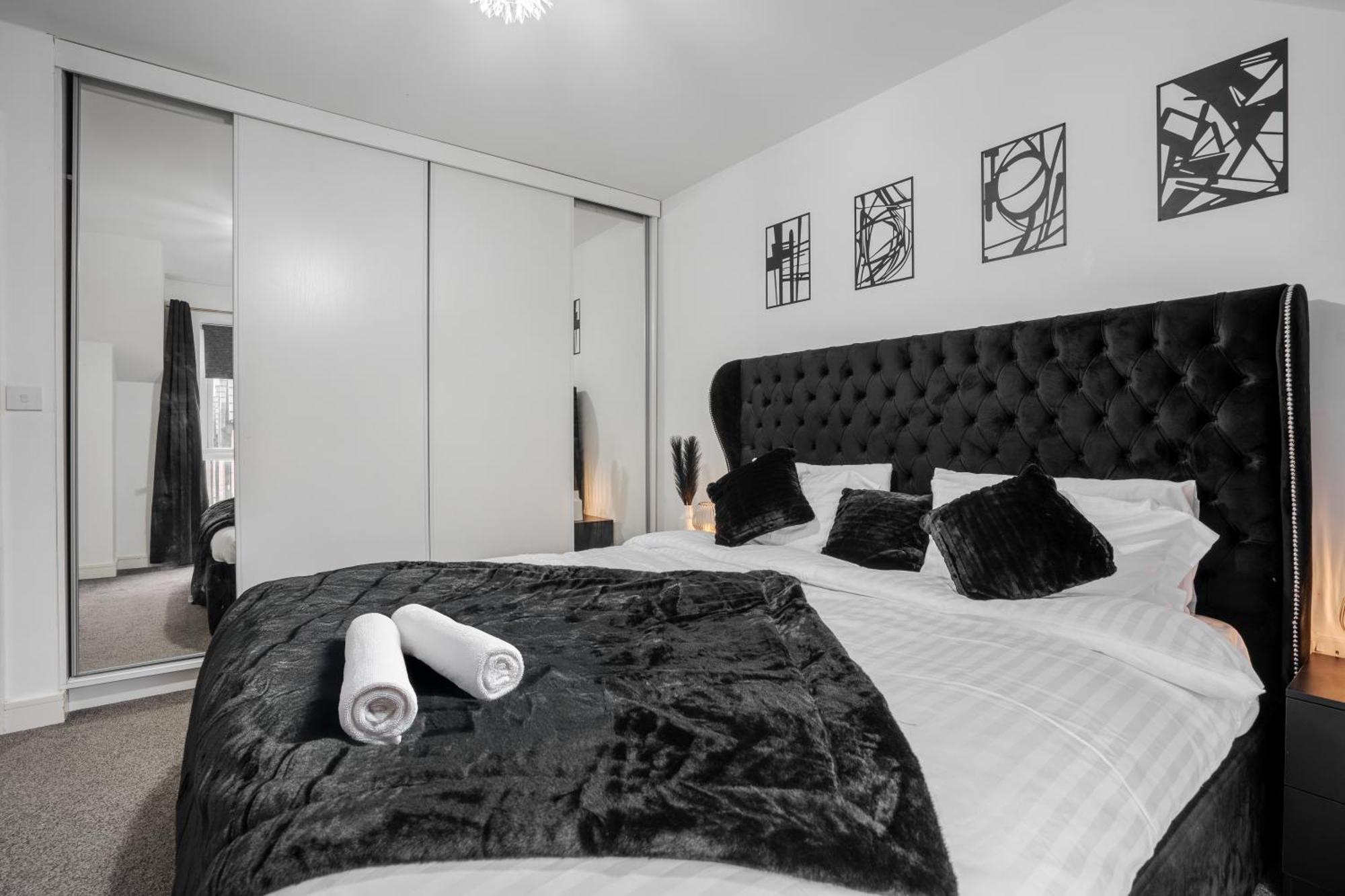 Luxury 5 Bed Near Etihad And Coop Live Holiday home Manchester