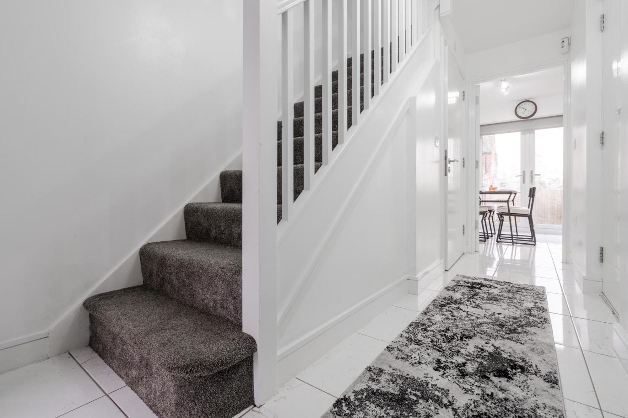 Luxury 5 Bed Near Etihad And Coop Live