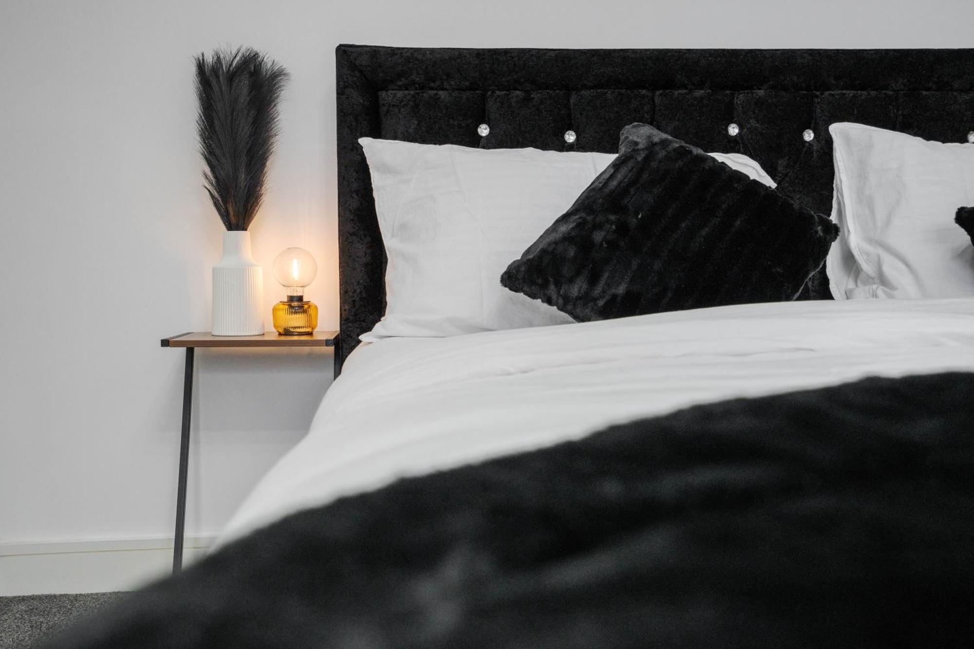 Holiday home Luxury 5 Bed Near Etihad And Coop Live