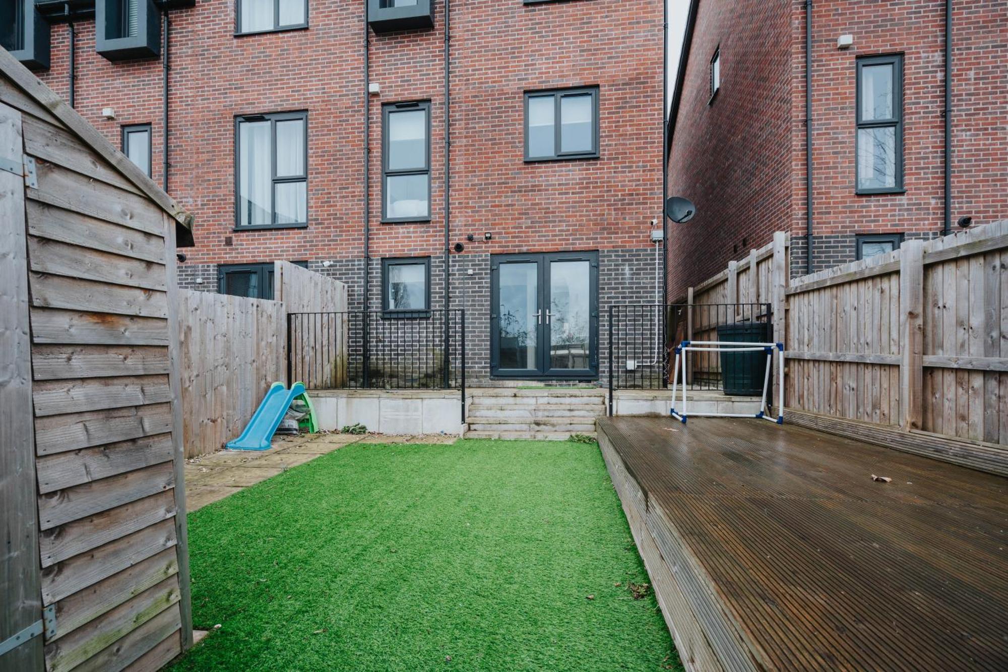 Luxury 5 Bed Near Etihad And Coop Live *