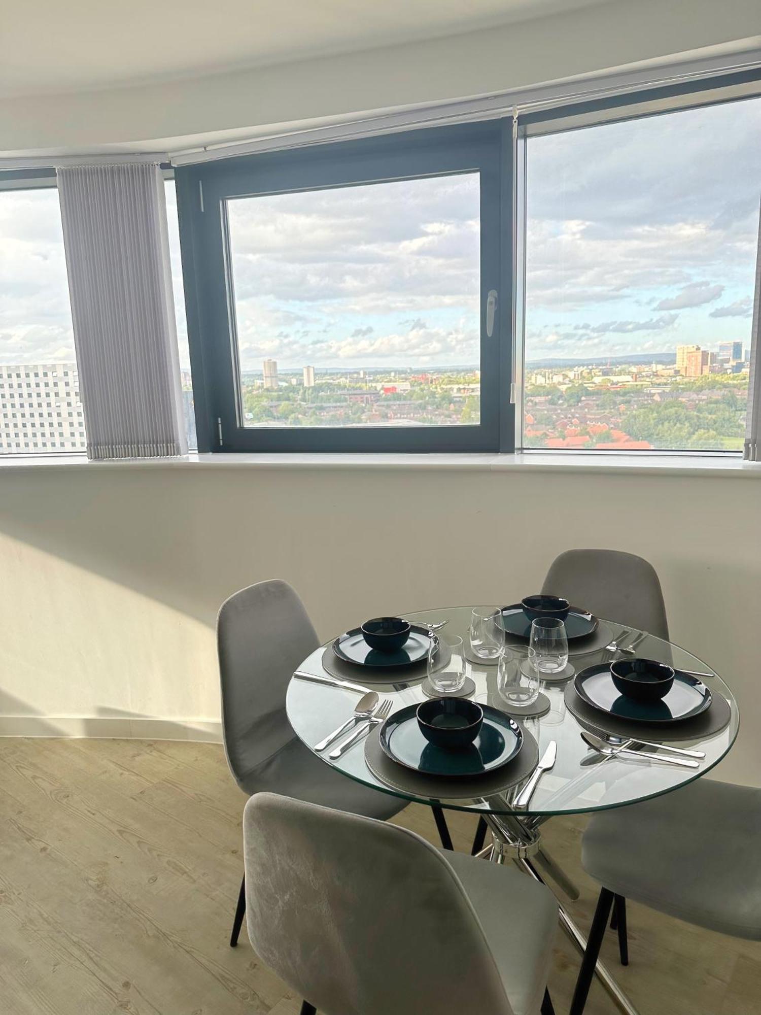 Stylish Haven With Ample Space Apartment Manchester
