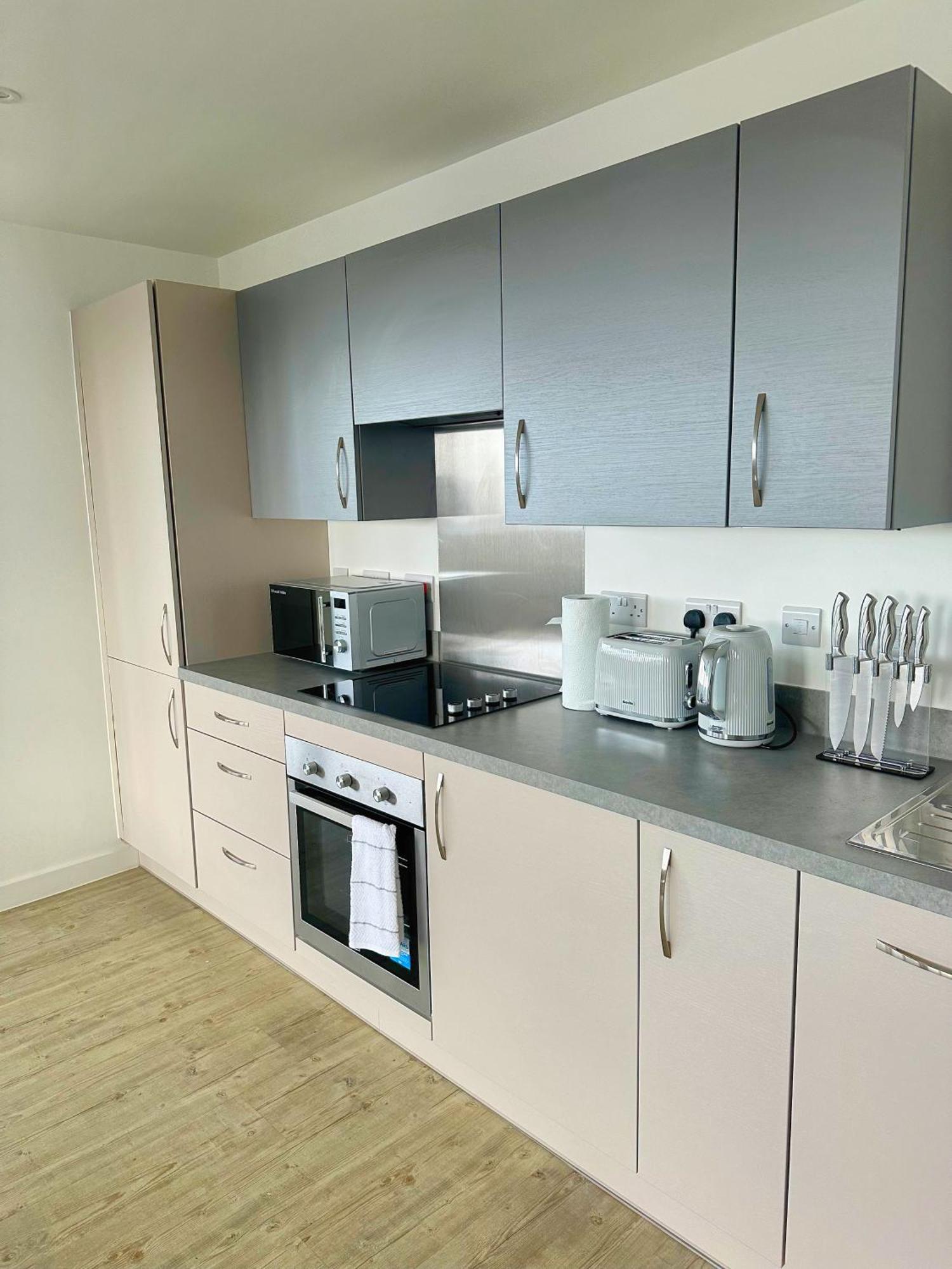 Apartment Stylish Haven With Ample Space *