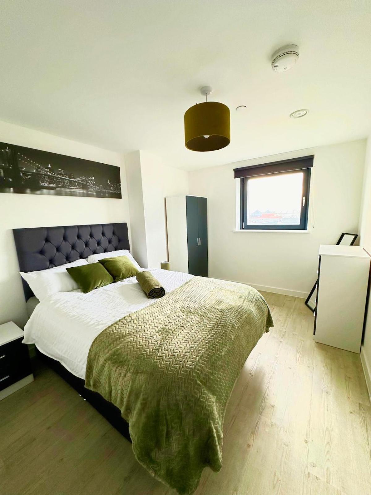 Stylish Haven With Ample Space Manchester
