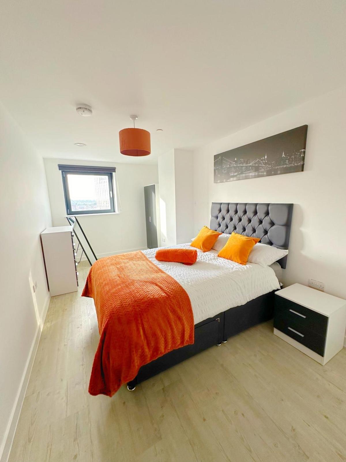 Apartment Stylish Haven With Ample Space *