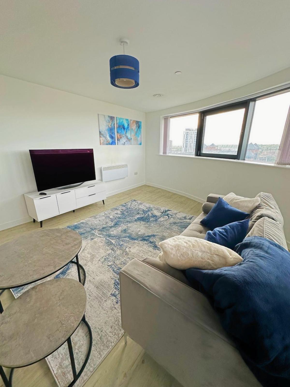 Apartment Stylish Haven With Ample Space Manchester