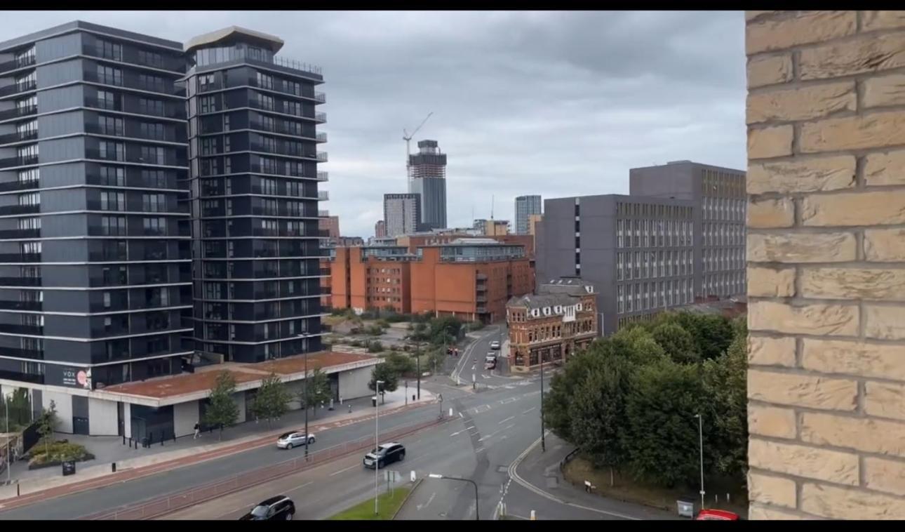 Away Luxury Two Bedroom Shared With En-suite And A Private Bathroom Homestay Manchester