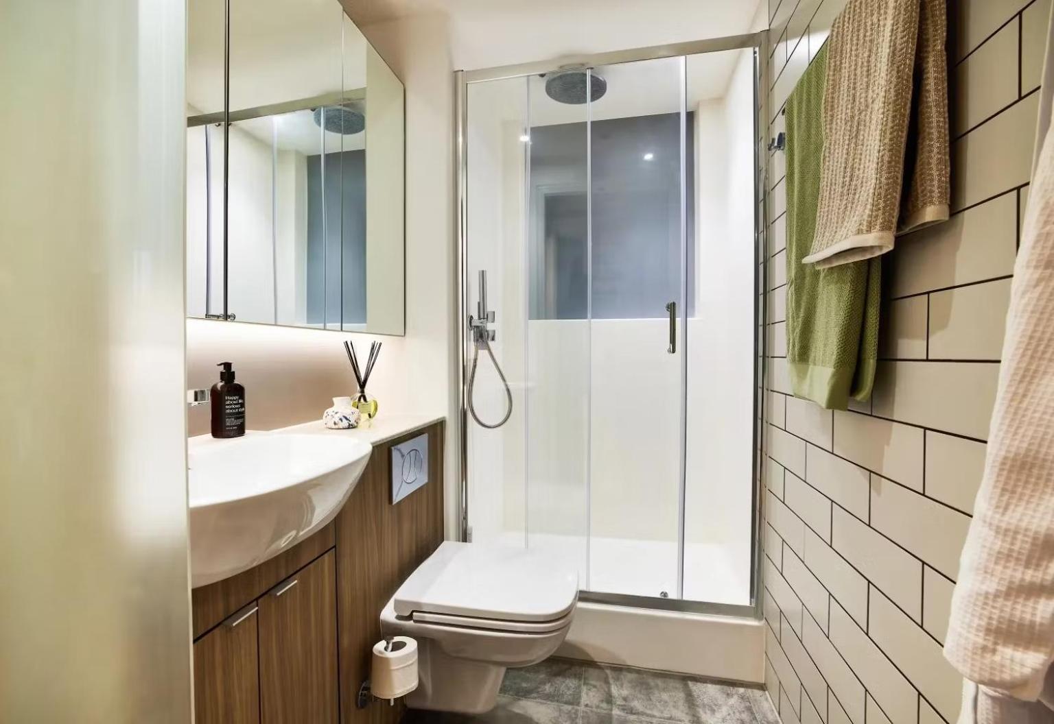 Student Only Luxury Studio, Circle Square * Manchester