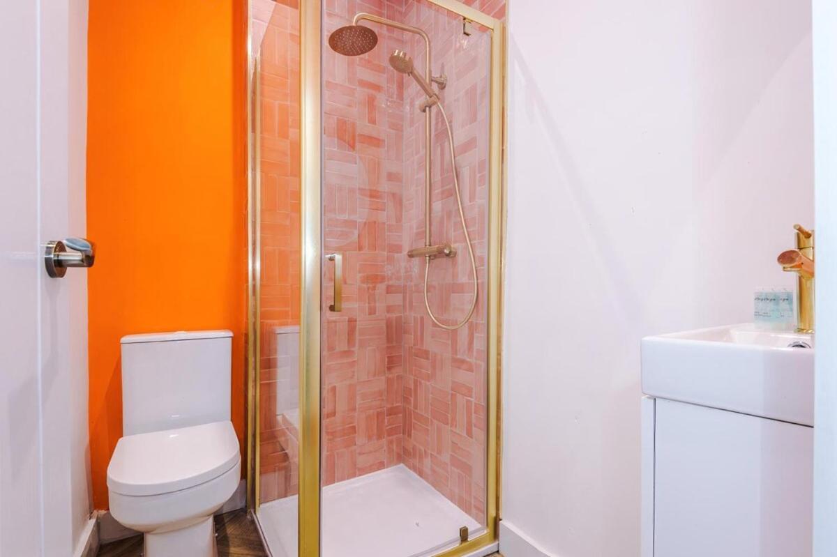6-bed Funky Getaway Unique Vibes Manchester