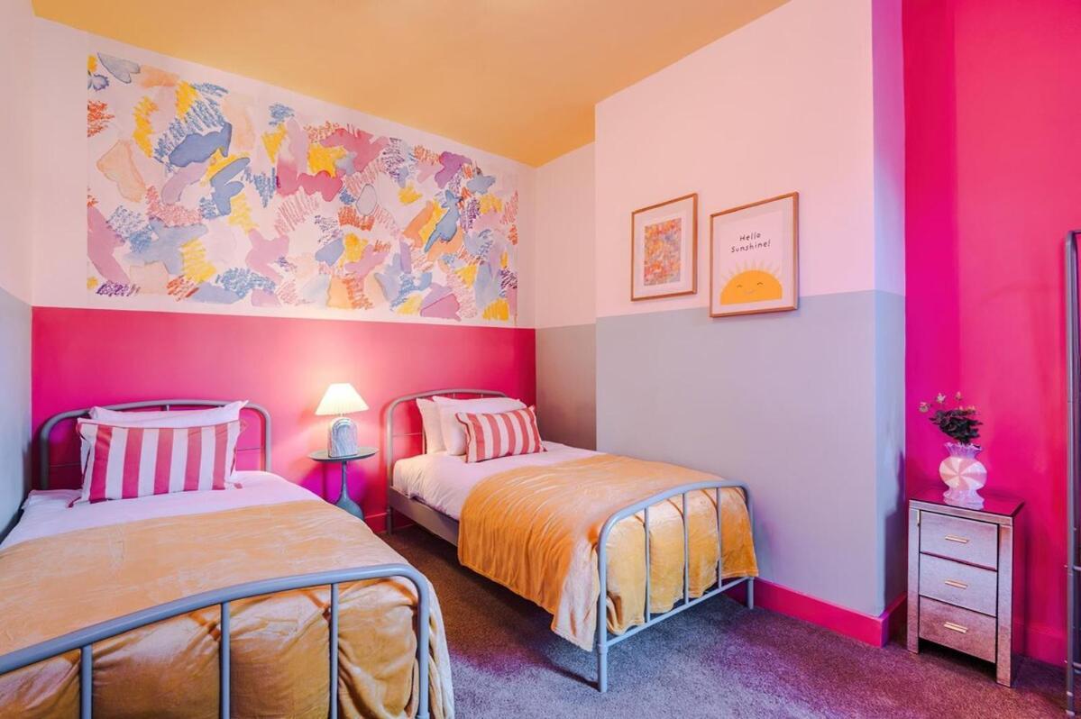 6-bed Funky Getaway Unique Vibes Manchester