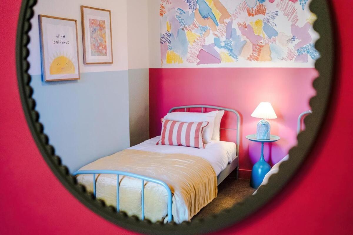 6-bed Funky Getaway Unique Vibes Holiday home *