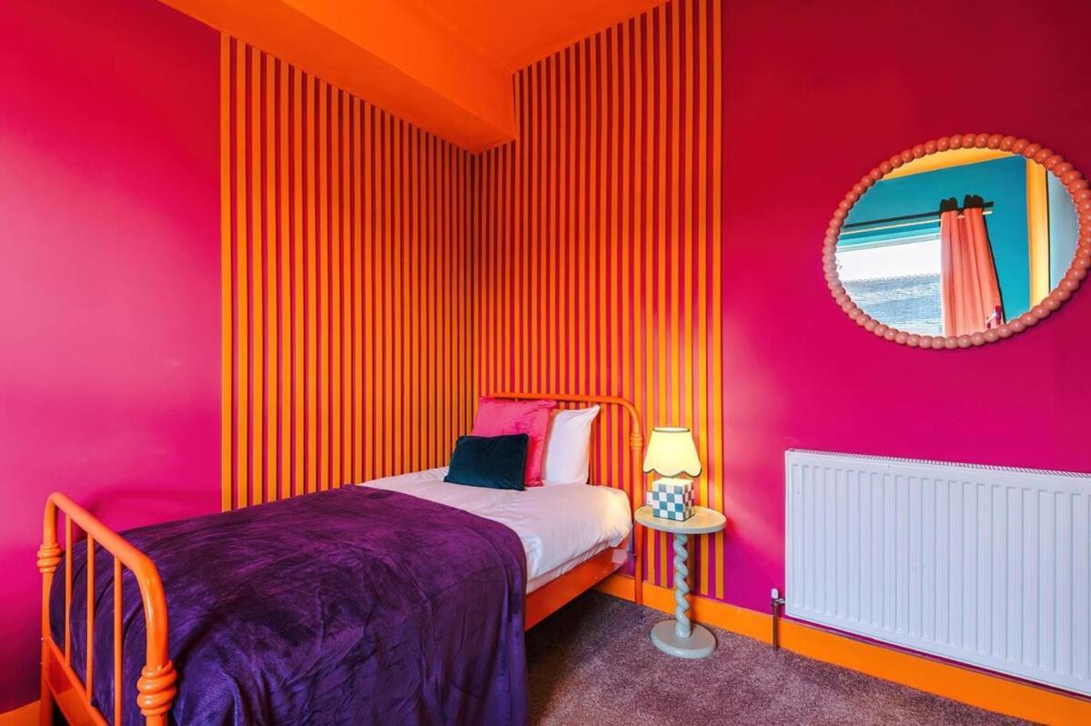 6-bed Funky Getaway Unique Vibes Holiday home