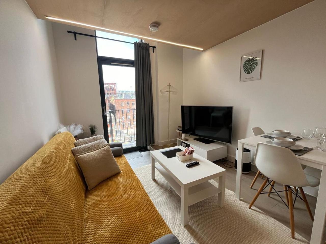 Modern 1-bed Duplex+balcony Apartment *