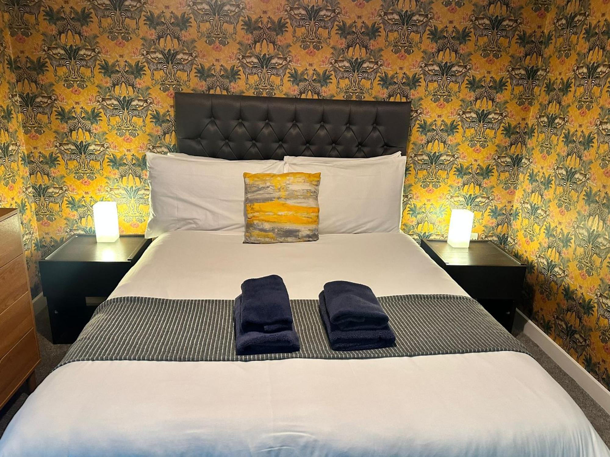 Adelphi Wharf By Beehosting * Manchester