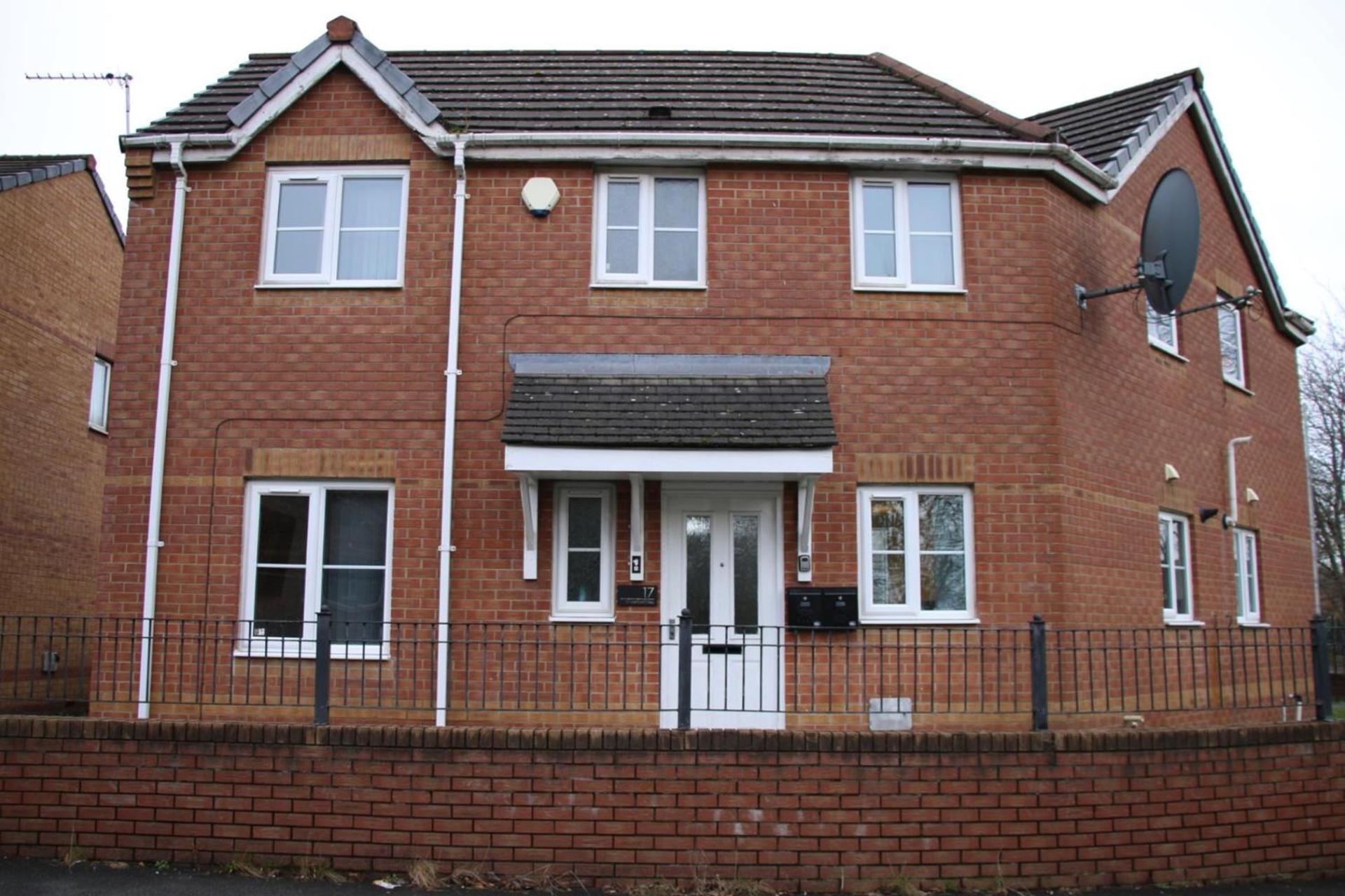 3 Bedroom House Close To Centre Free Parking