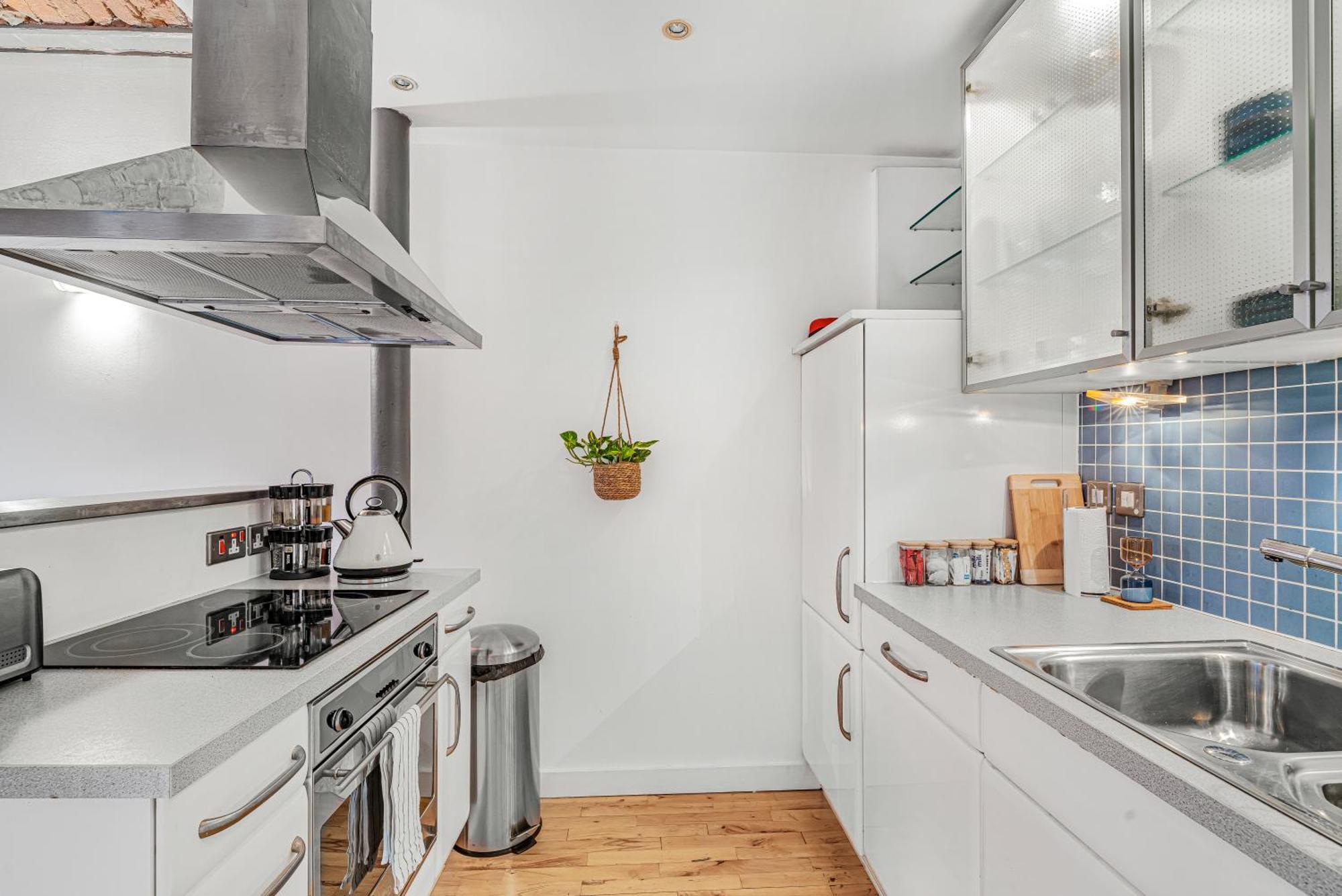 Central Studio Apartment *