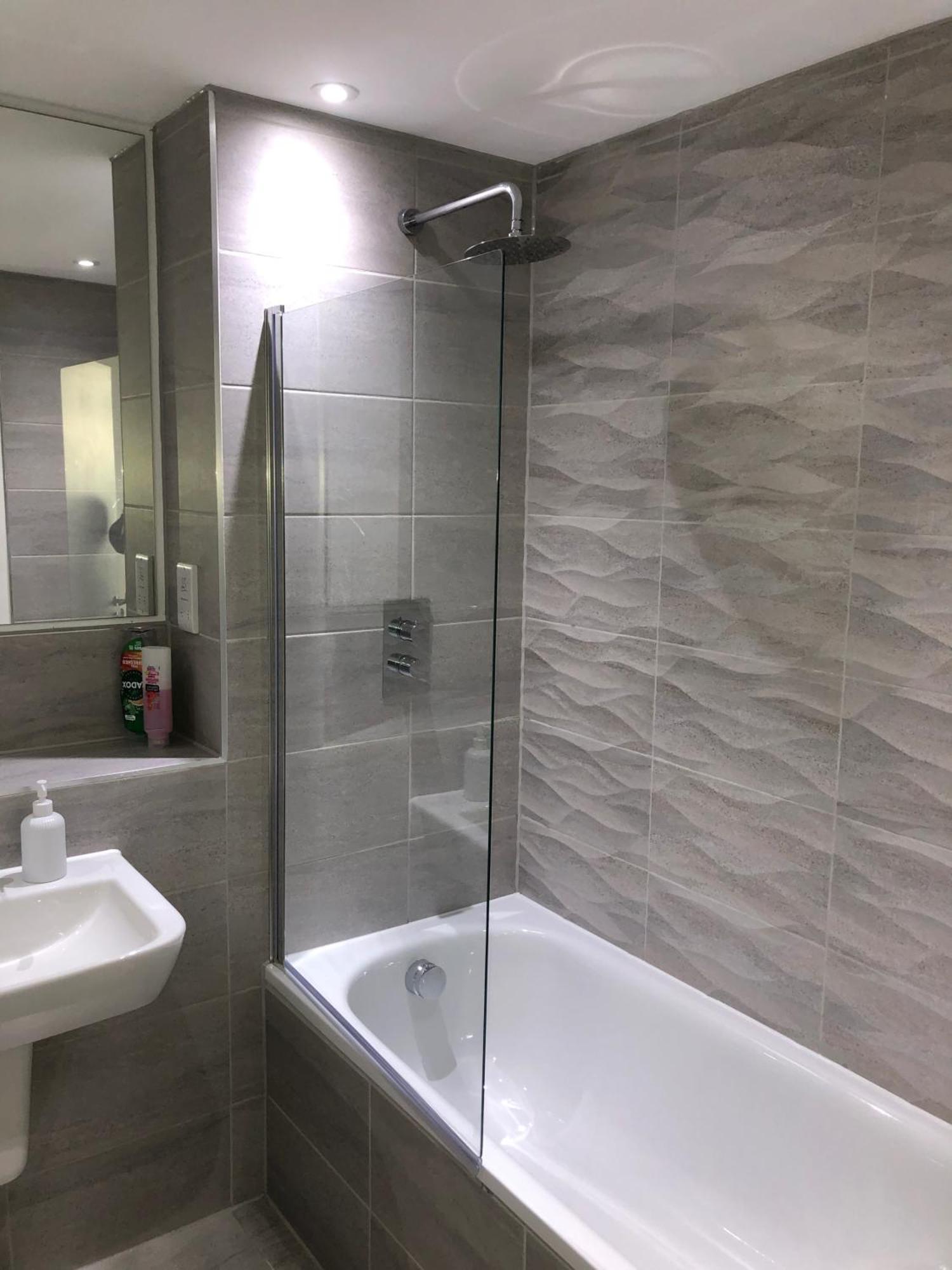 Trafford Free Parking Apartment