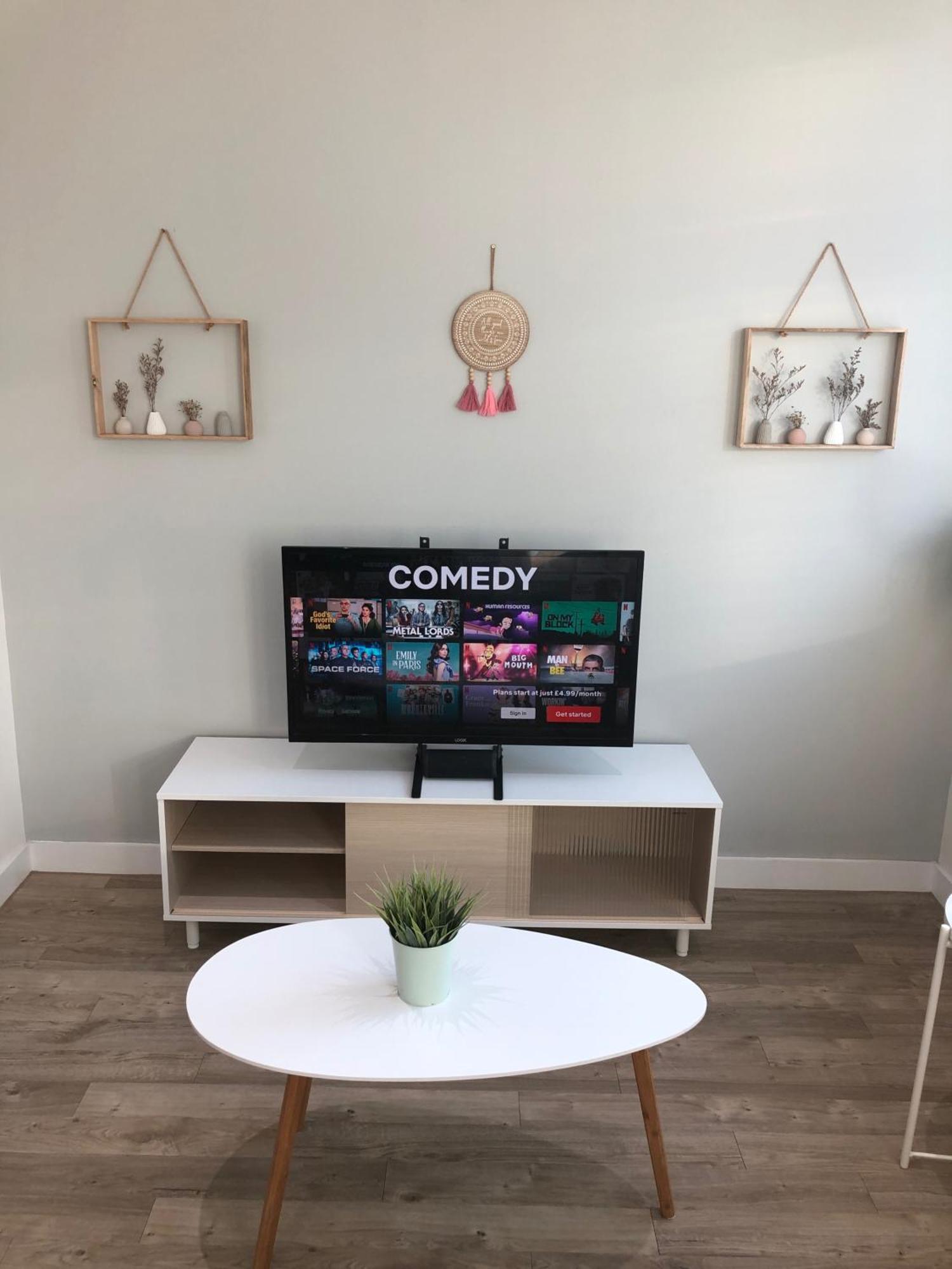 Trafford Free Parking Apartment