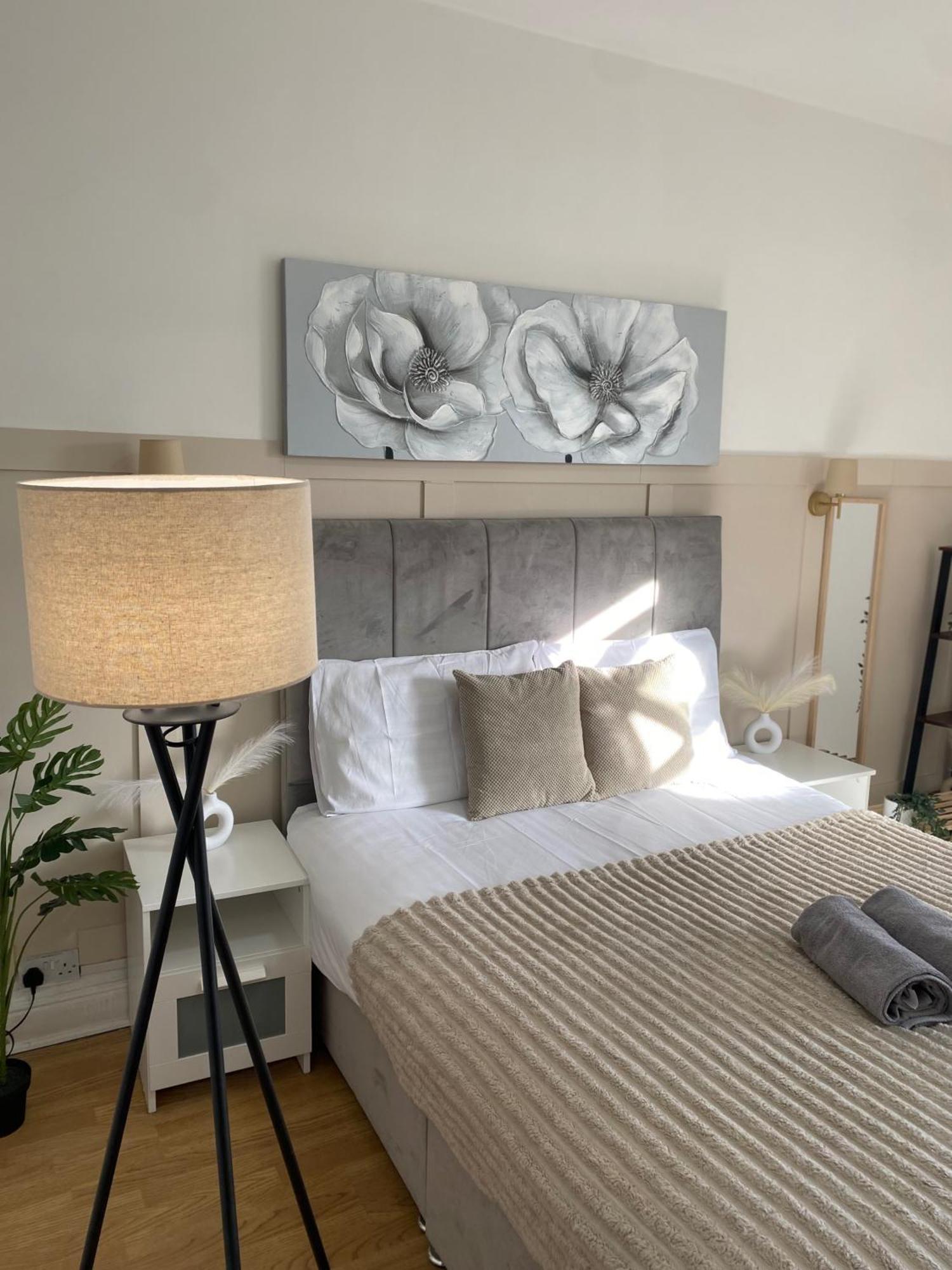 Spacious 2-Bed Near Etihad-Games Room-Free Parking Holiday home Manchester