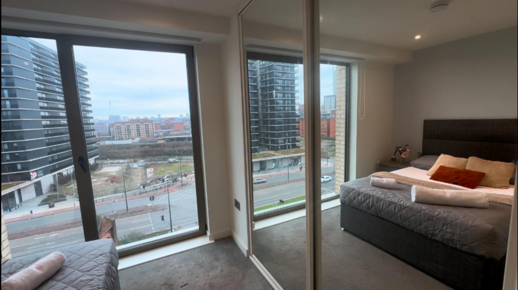 Homestay Away Luxury Two Bedroom Shared With En-suite And A Private Bathroom *