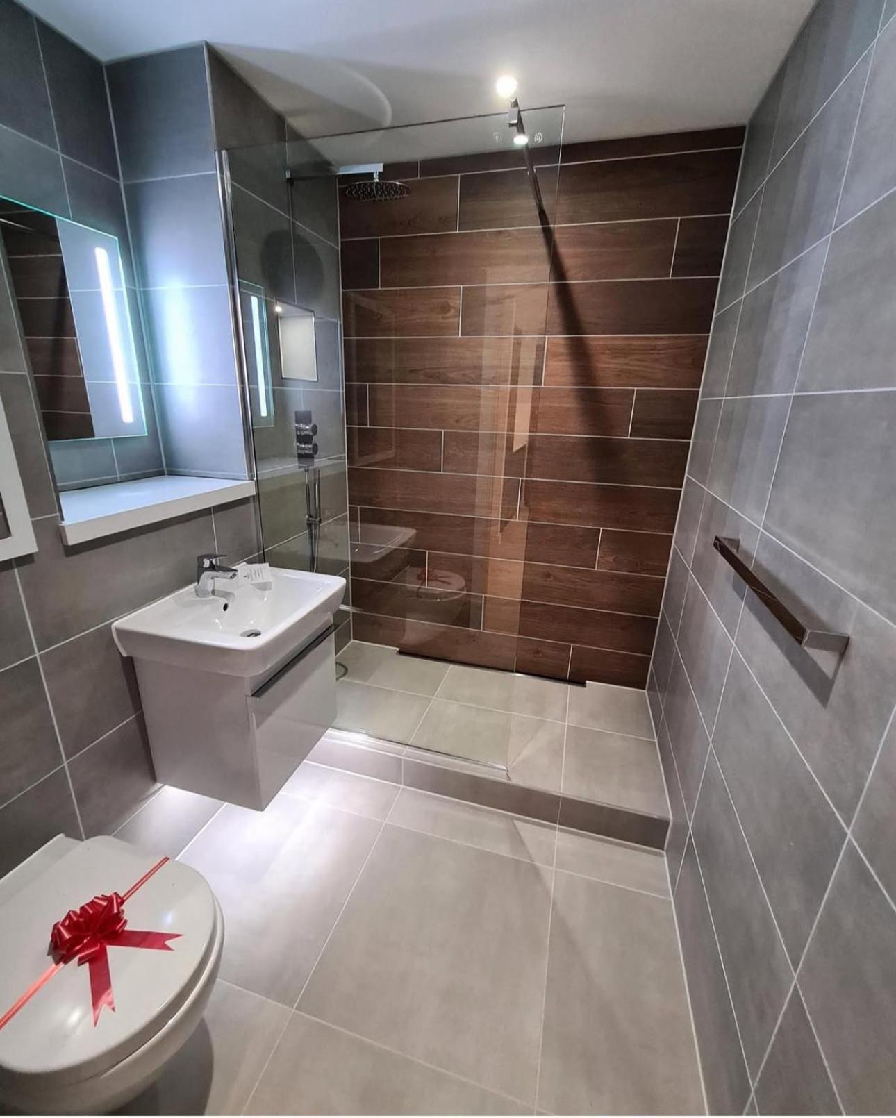 Away Luxury Two Bedroom Shared With En-suite And A Private Bathroom Homestay *