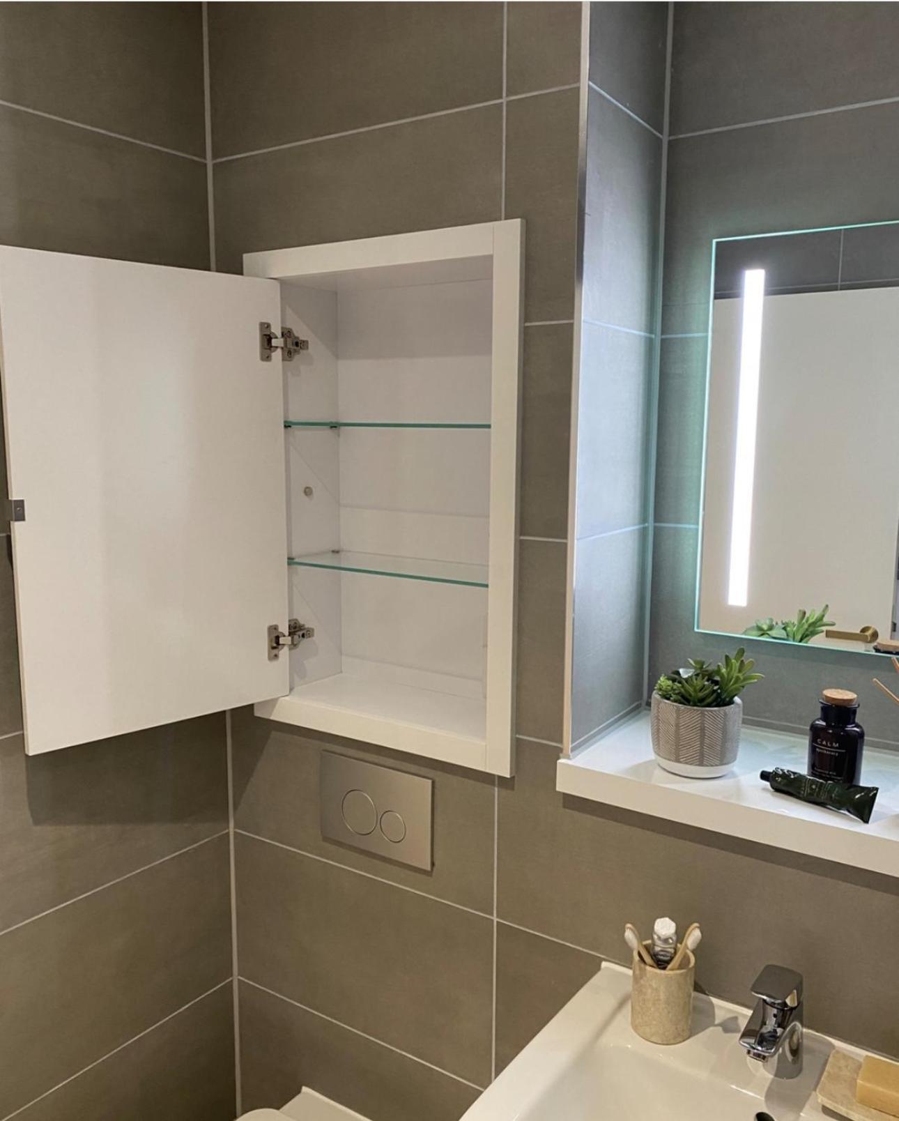 Homestay Away Luxury Two Bedroom Shared With En-suite And A Private Bathroom *