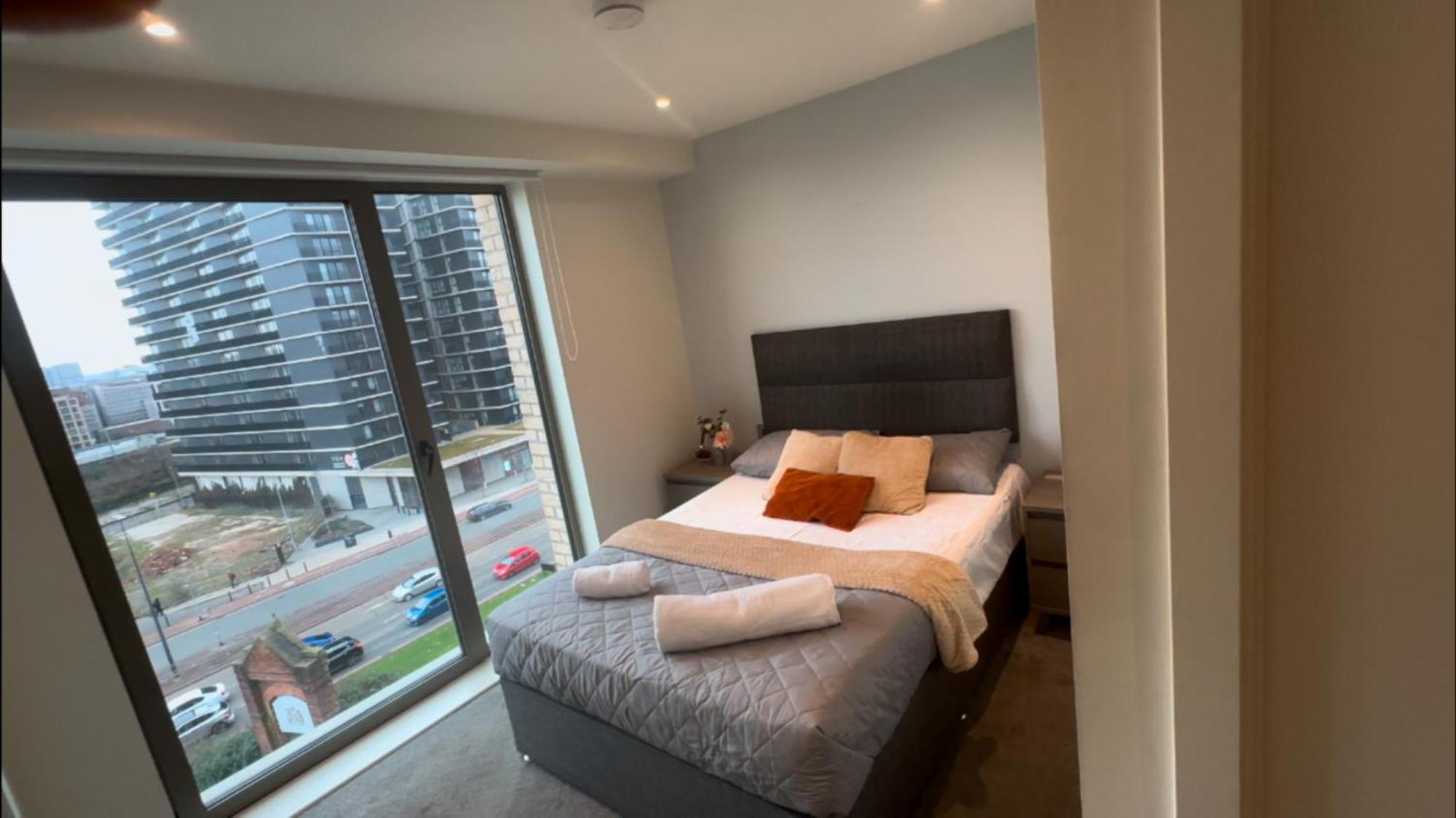 Away Luxury Two Bedroom Shared With En-suite And A Private Bathroom