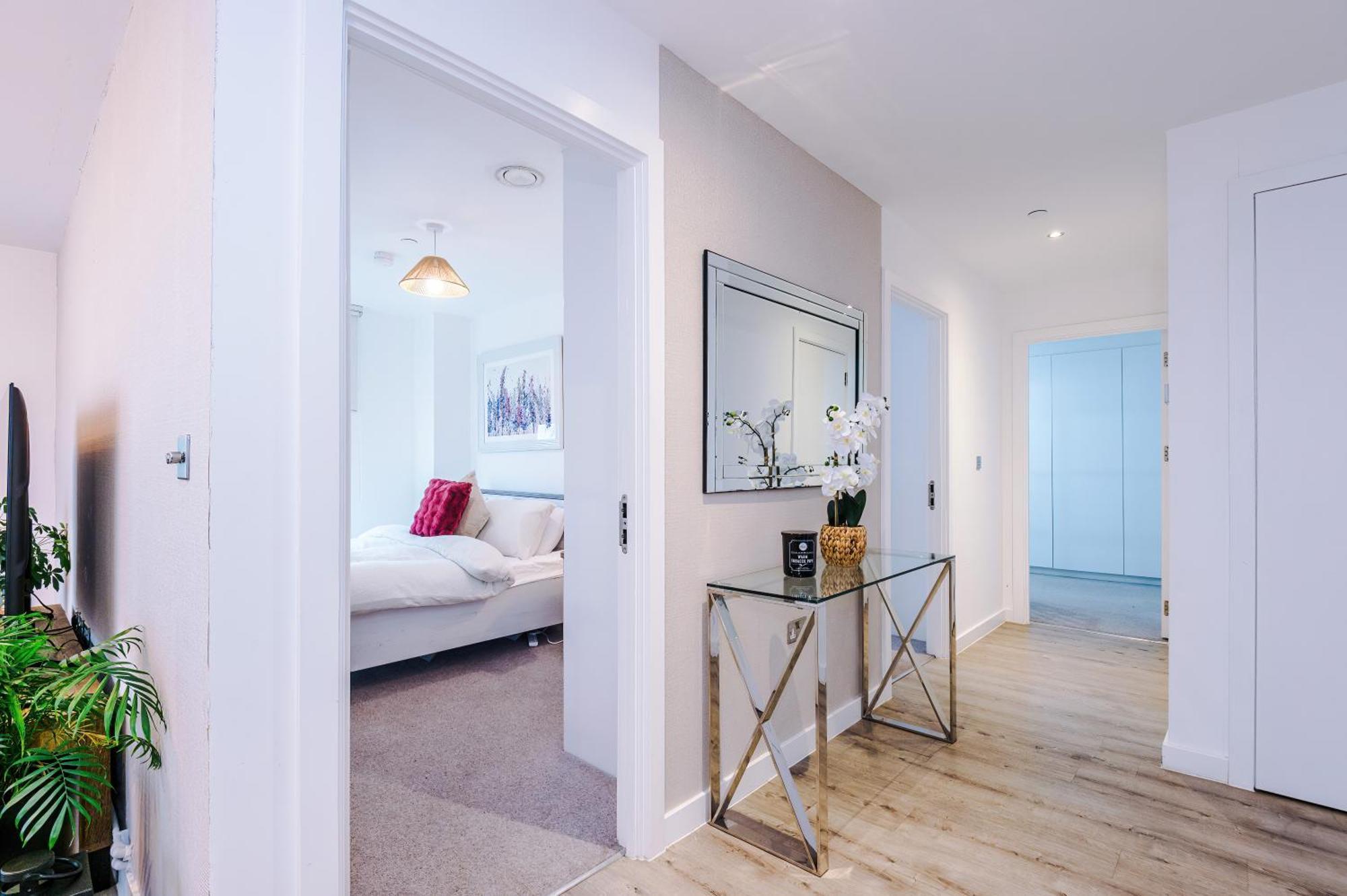 Free Parking, Centre 3bed Apartment, Balcony With Amazing Views, Sleeps 6