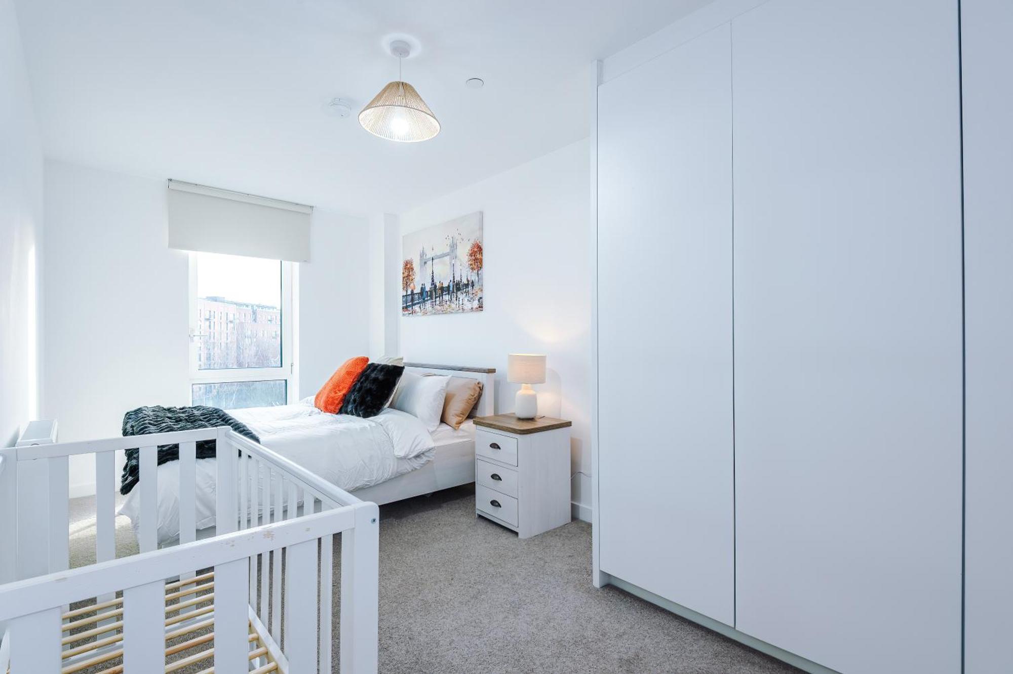 Apartment Free Parking, Centre 3bed Apartment, Balcony With Amazing Views, Sleeps 6 *