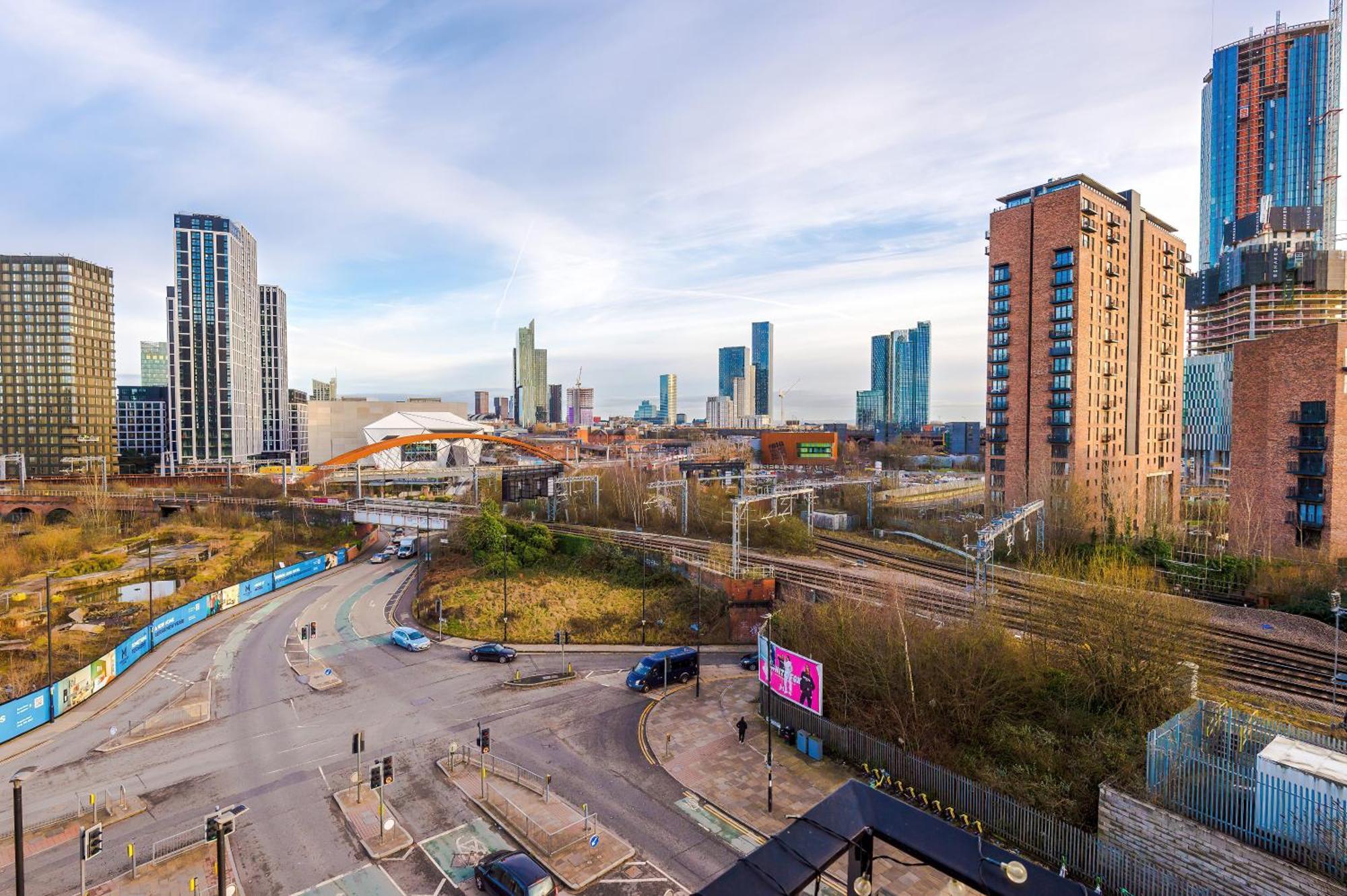 Apartment Free Parking, Centre 3bed Apartment, Balcony With Amazing Views, Sleeps 6 *
