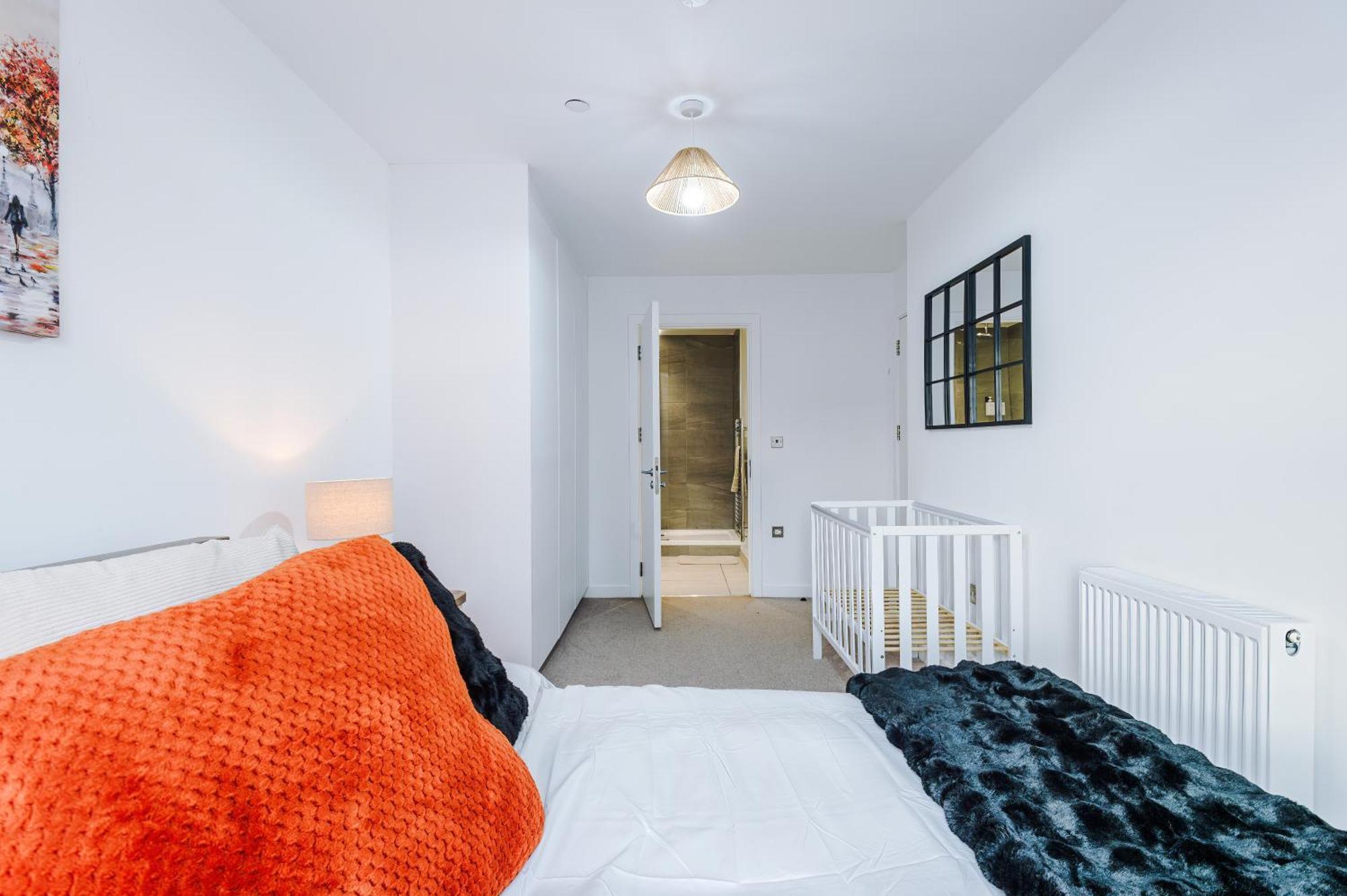 Apartment Free Parking, Centre 3bed Apartment, Balcony With Amazing Views, Sleeps 6