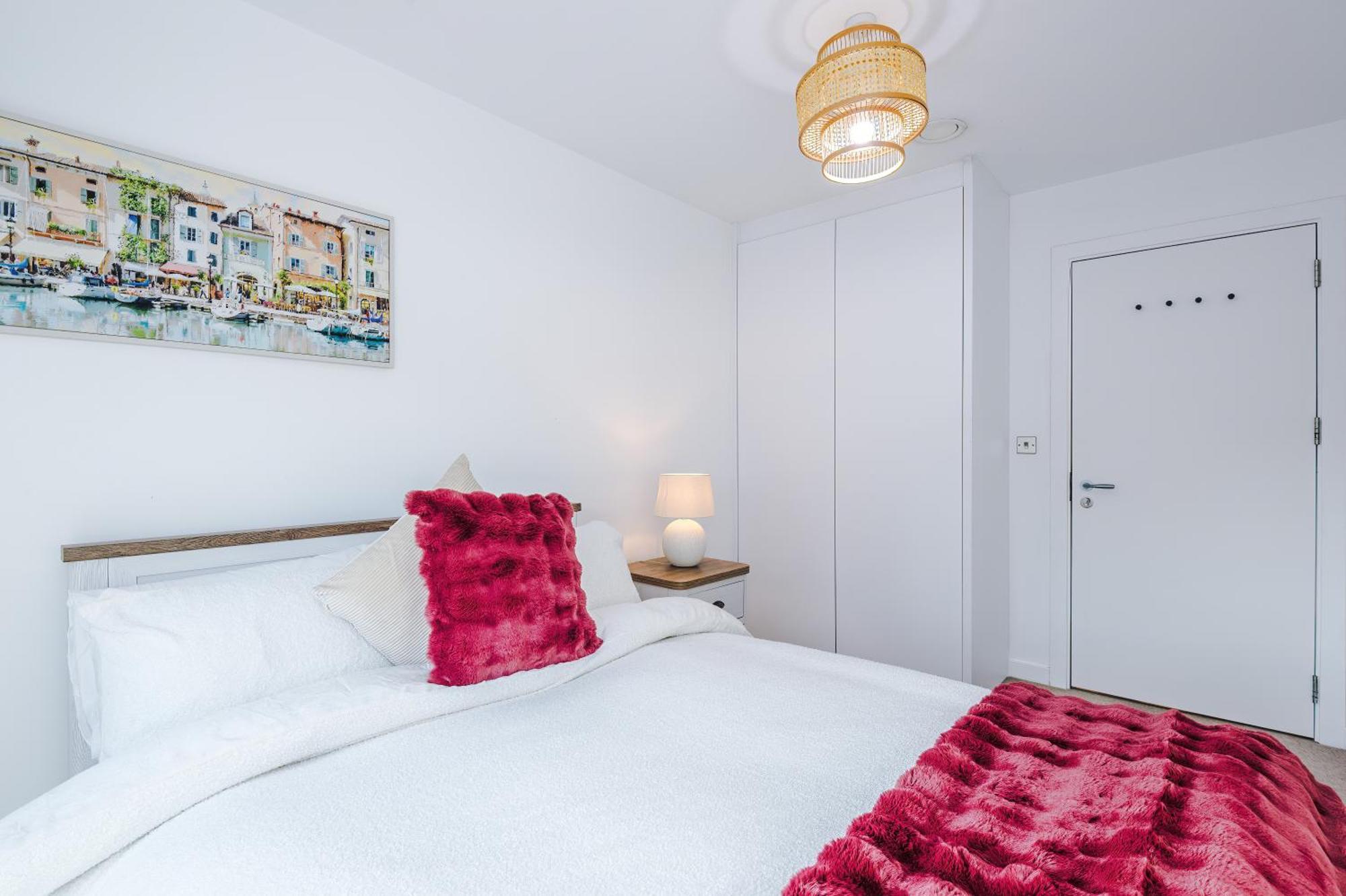 Free Parking, Centre 3bed Apartment, Balcony With Amazing Views, Sleeps 6