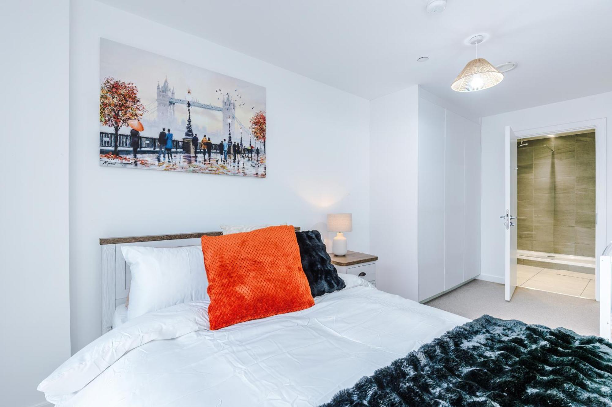 Free Parking, Centre 3bed Apartment, Balcony With Amazing Views, Sleeps 6 Apartment *