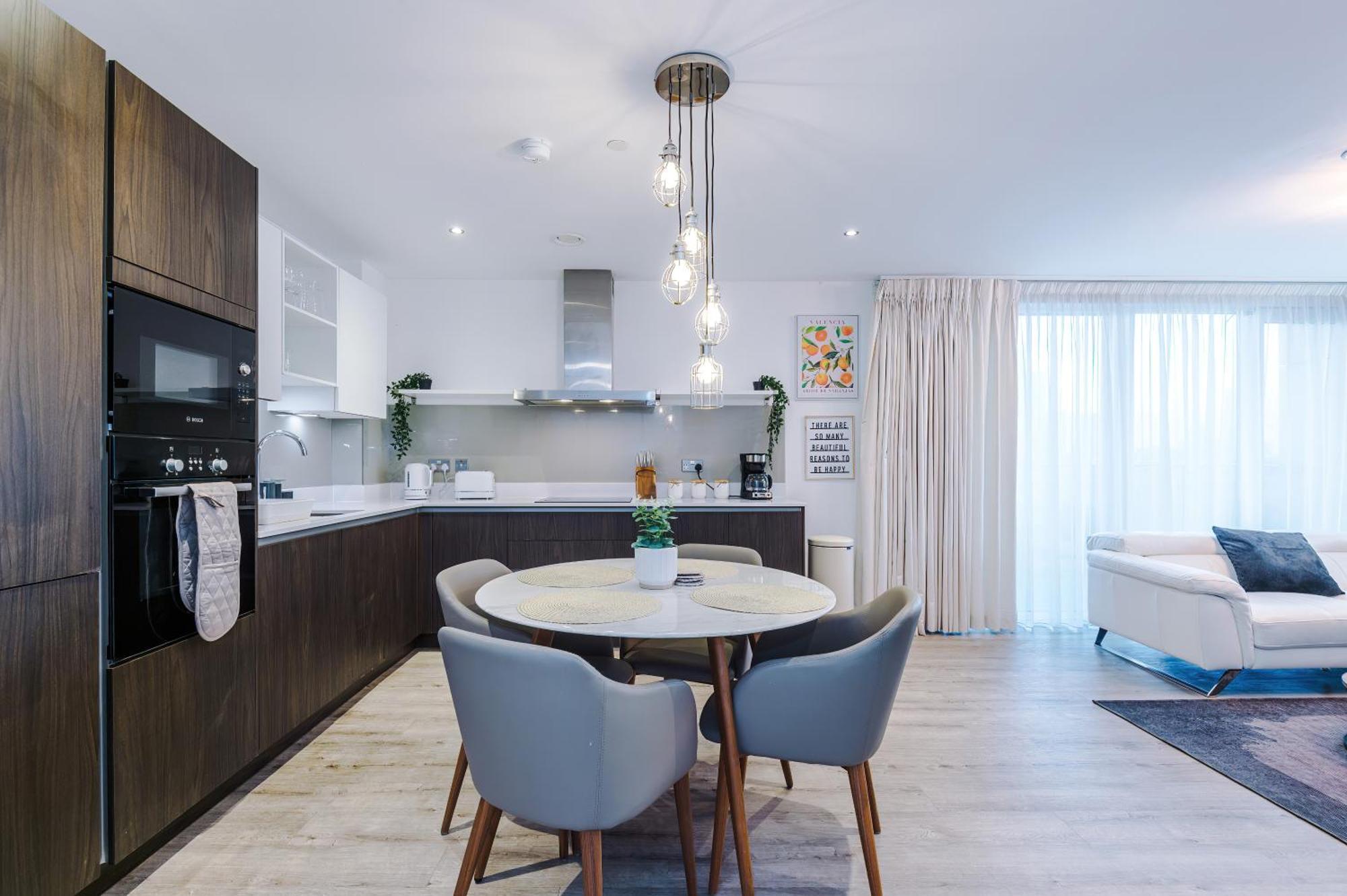 Free Parking, Centre 3bed Apartment, Balcony With Amazing Views, Sleeps 6 Apartment Manchester