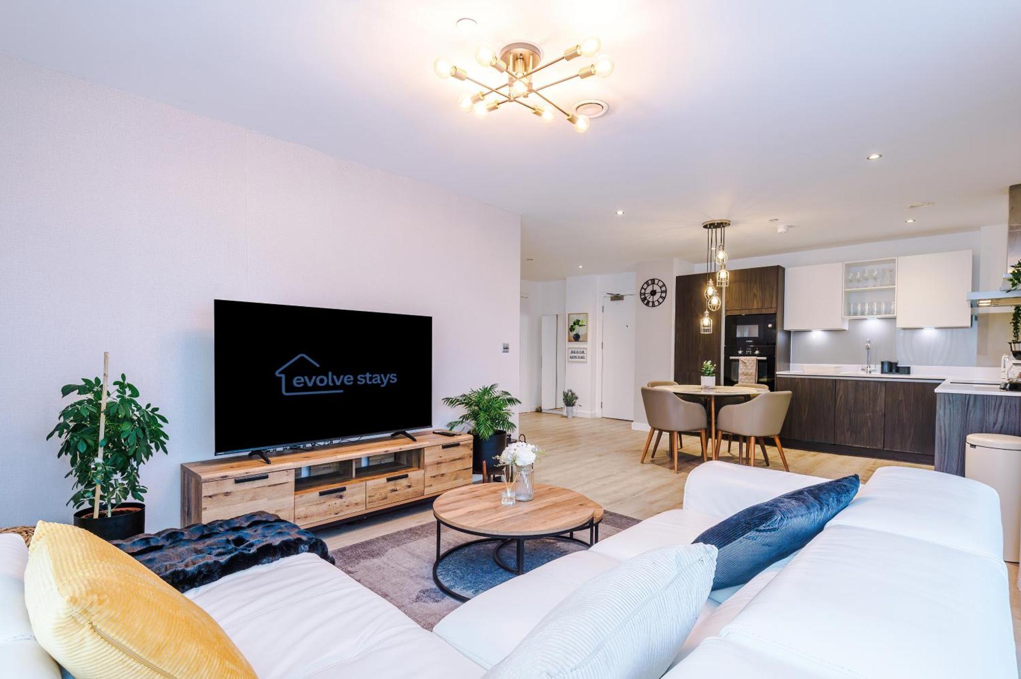 Free Parking, Centre 3bed Apartment, Balcony With Amazing Views, Sleeps 6 * Manchester