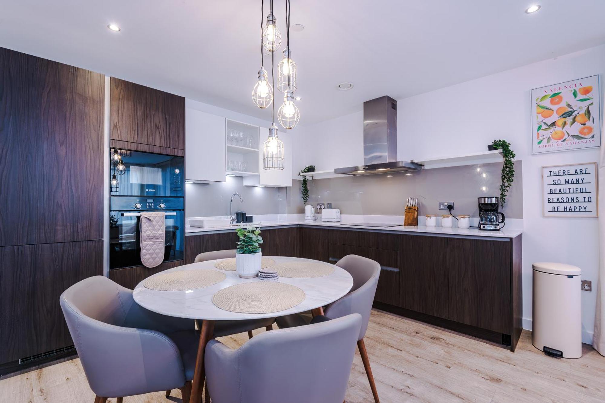 Apartment Free Parking, Centre 3bed Apartment, Balcony With Amazing Views, Sleeps 6