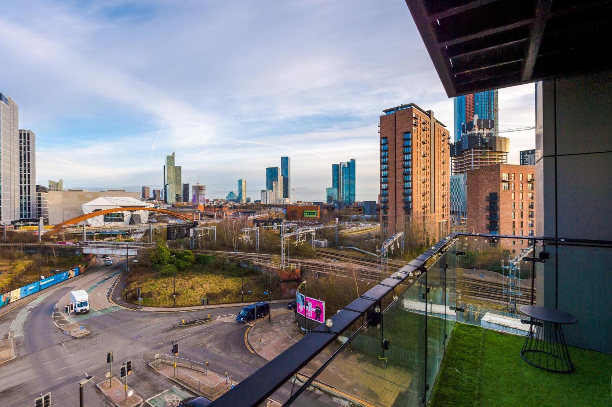 Apartment Free Parking, Centre 3bed Apartment, Balcony With Amazing Views, Sleeps 6