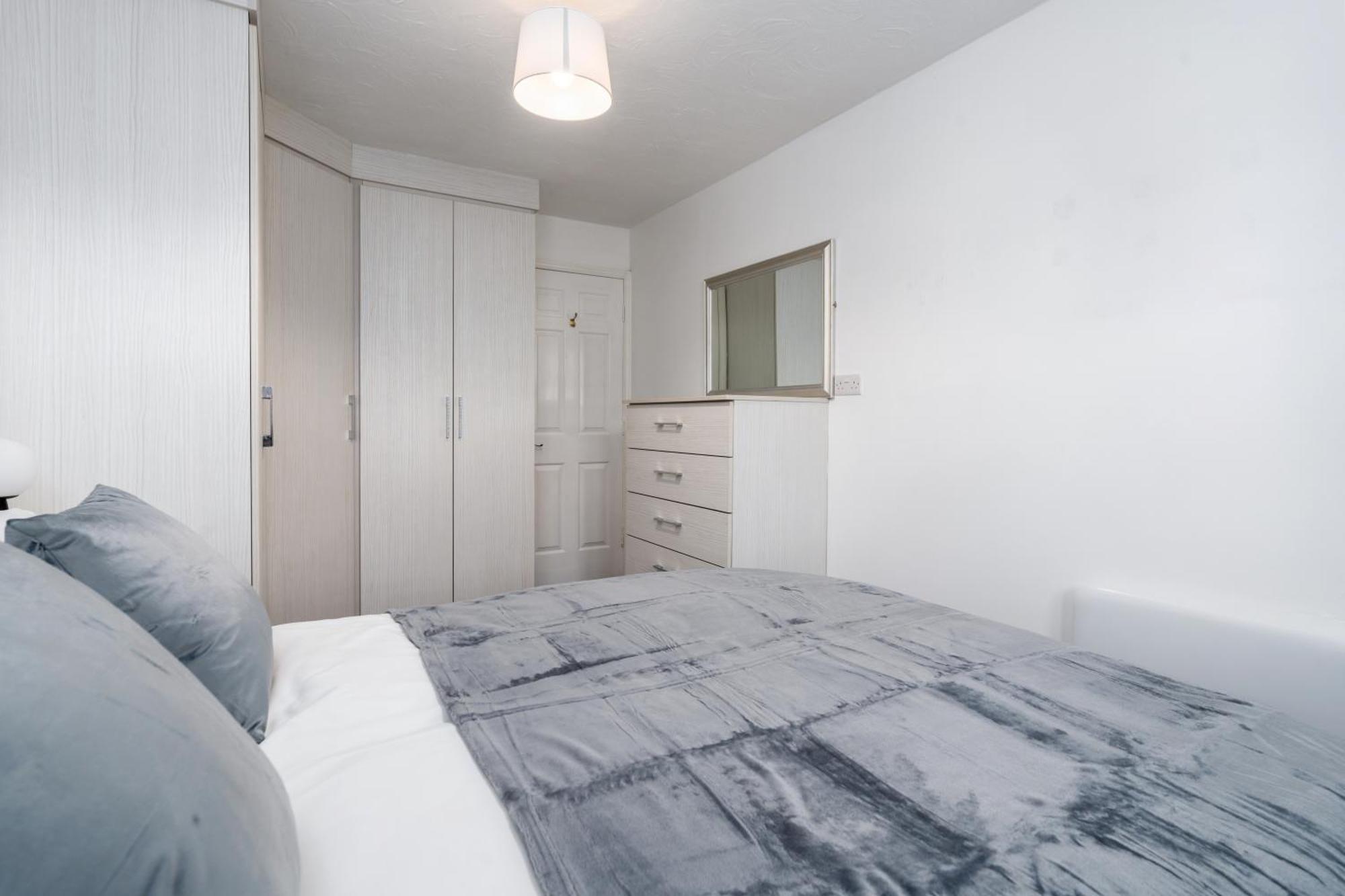 Cozy 2 Bed - Unlimited Wi-fi - Free Parking - Sleeps 6 - By Old Trafford * Manchester