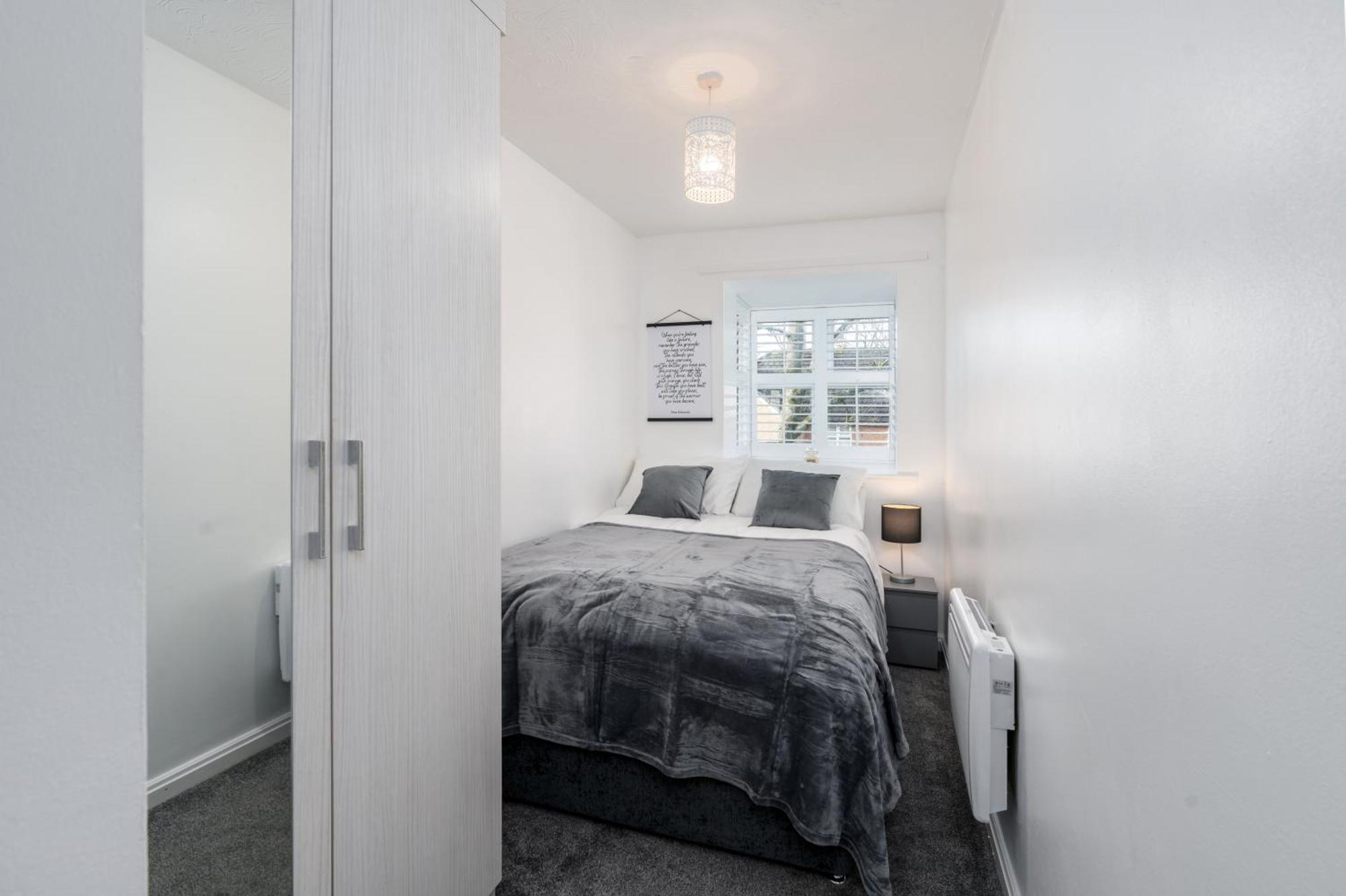 Cozy 2 Bed - Unlimited Wi-fi - Free Parking - Sleeps 6 - By Old Trafford Apartment