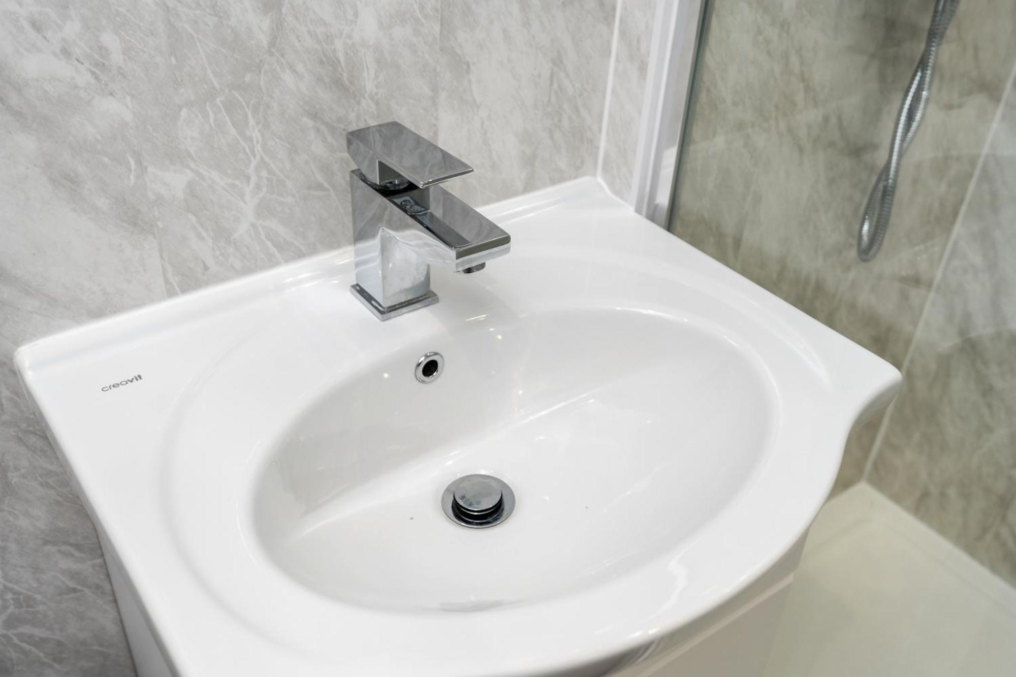 Cozy 2 Bed - Unlimited Wi-fi - Free Parking - Sleeps 6 - By Old Trafford Apartment *