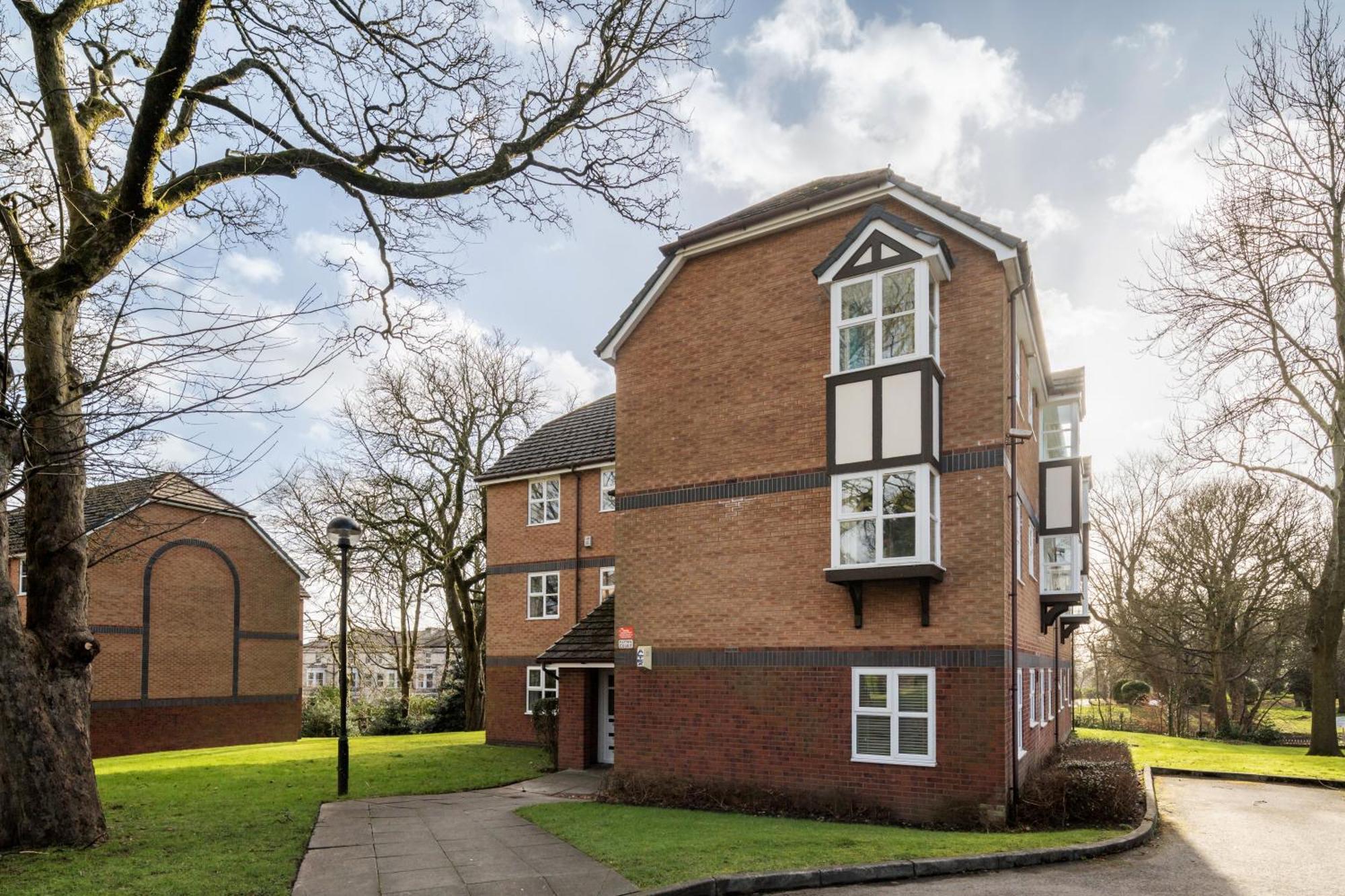 Cozy 2 Bed - Unlimited Wi-fi - Free Parking - Sleeps 6 - By Old Trafford Apartment Manchester