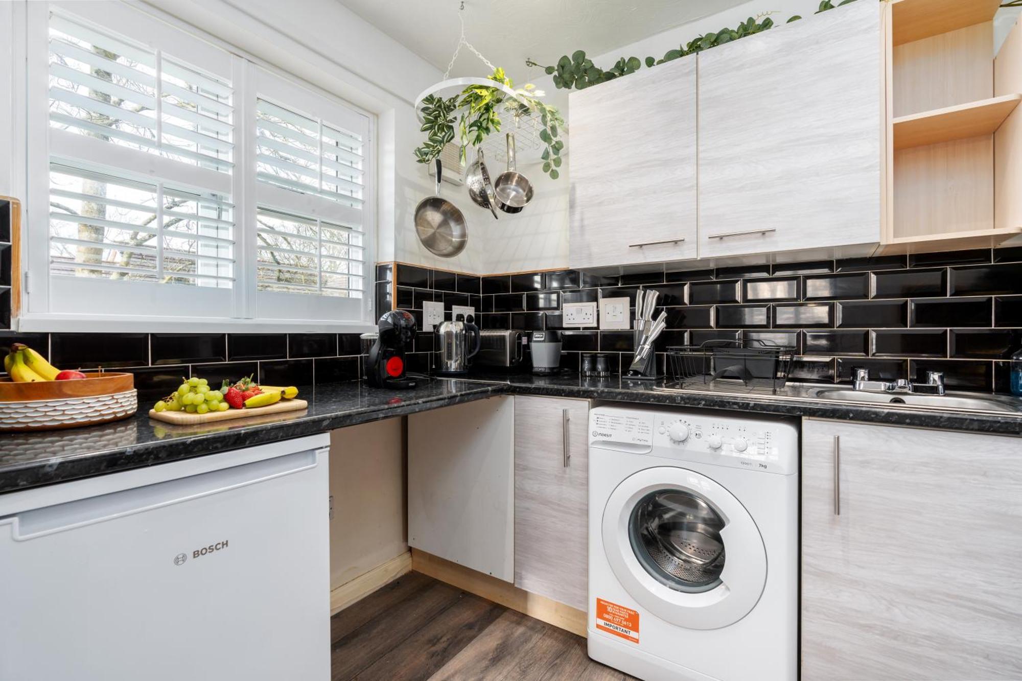 Cozy 2 Bed - Unlimited Wi-fi - Free Parking - Sleeps 6 - By Old Trafford *