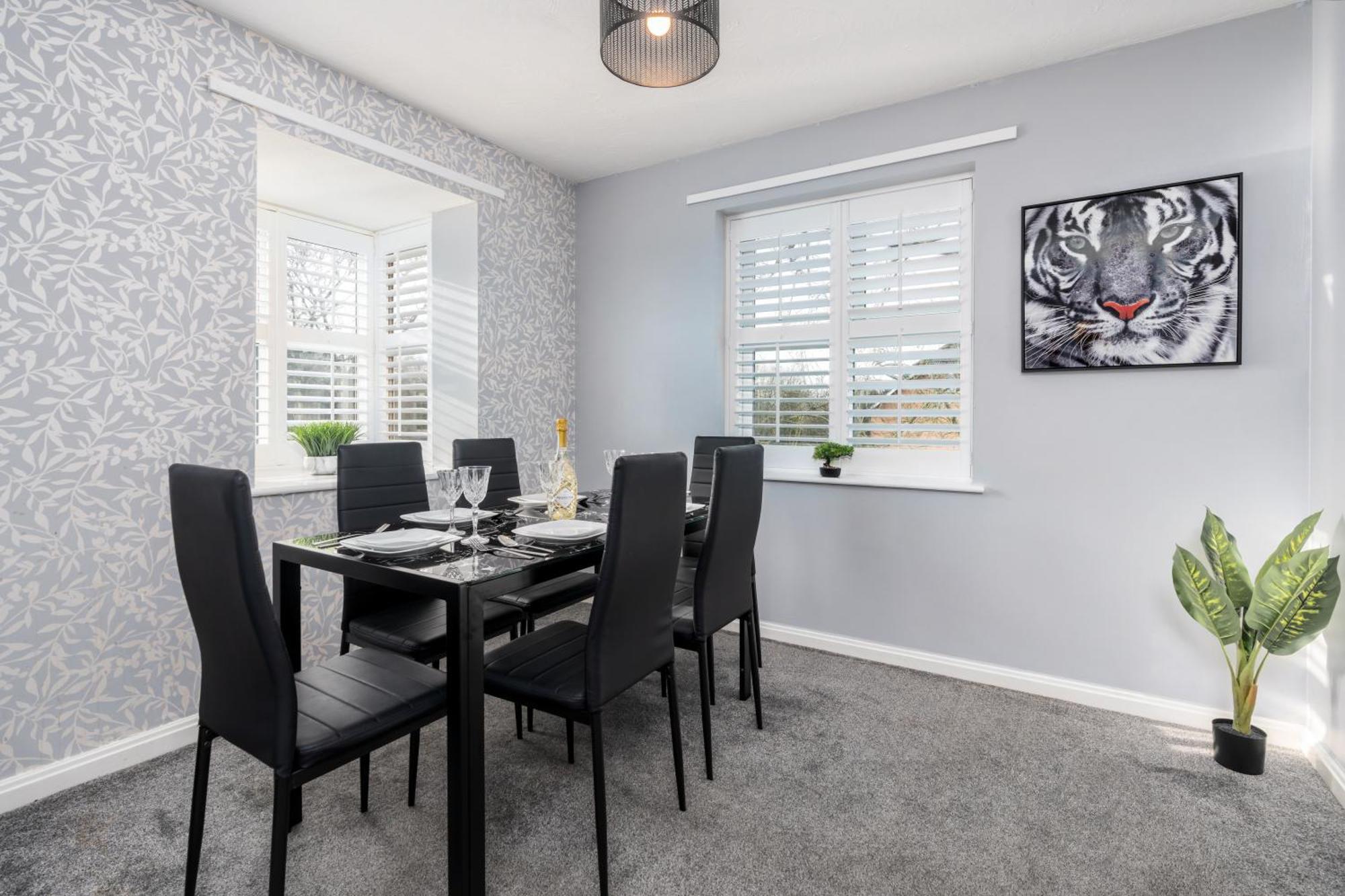 Cozy 2 Bed - Unlimited Wi-fi - Free Parking - Sleeps 6 - By Old Trafford Apartment Manchester