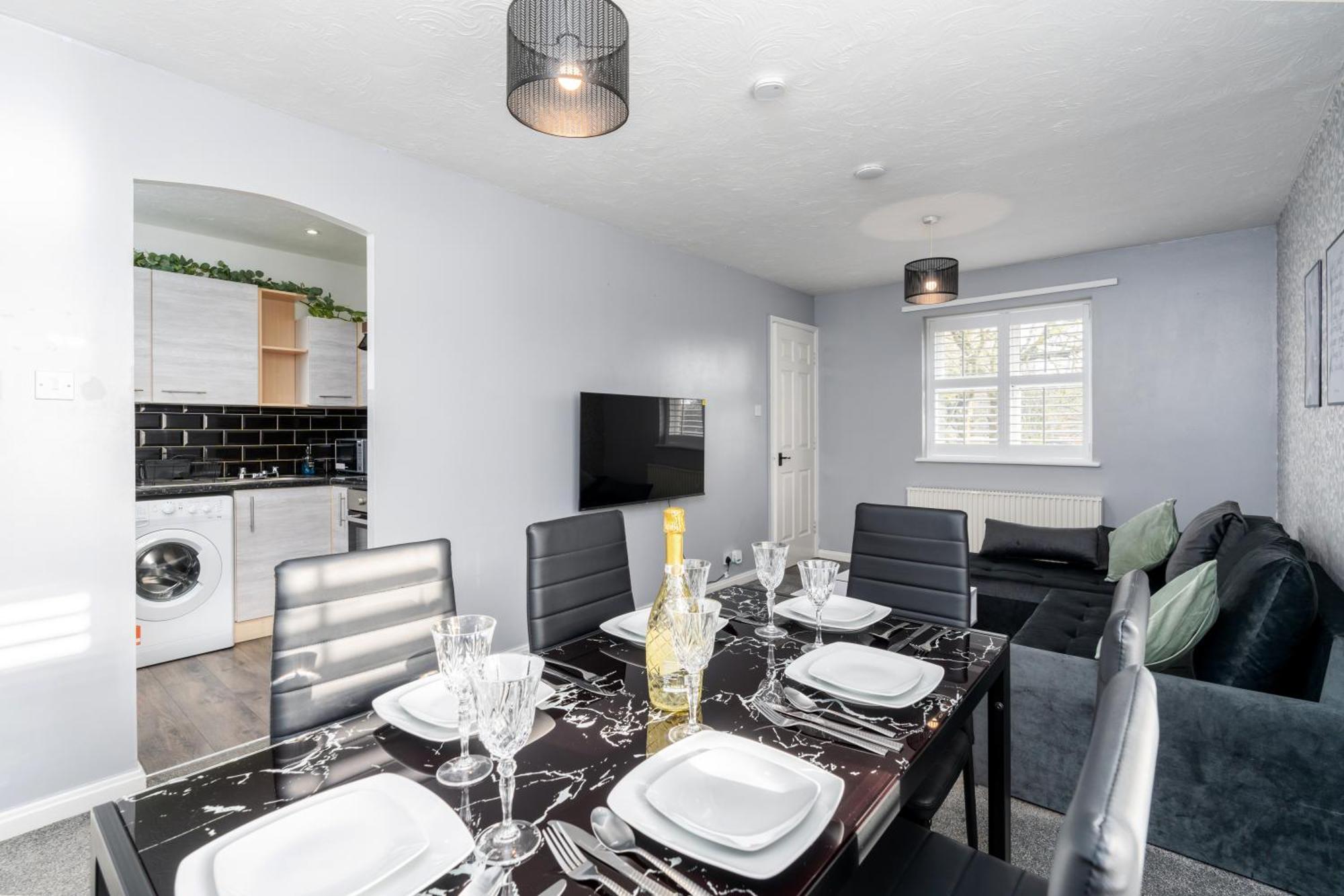 Cozy 2 Bed - Unlimited Wi-fi - Free Parking - Sleeps 6 - By Old Trafford