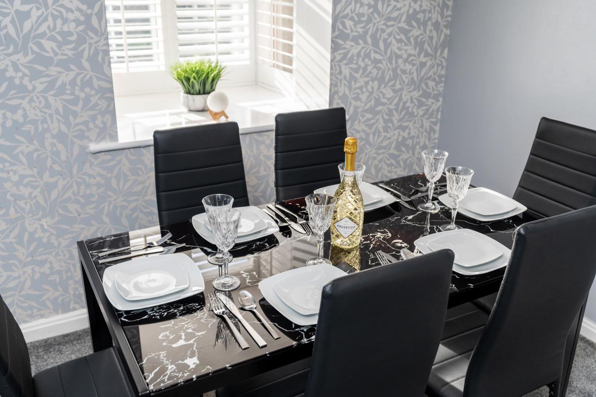 Cozy 2 Bed - Unlimited Wi-fi - Free Parking - Sleeps 6 - By Old Trafford * Manchester