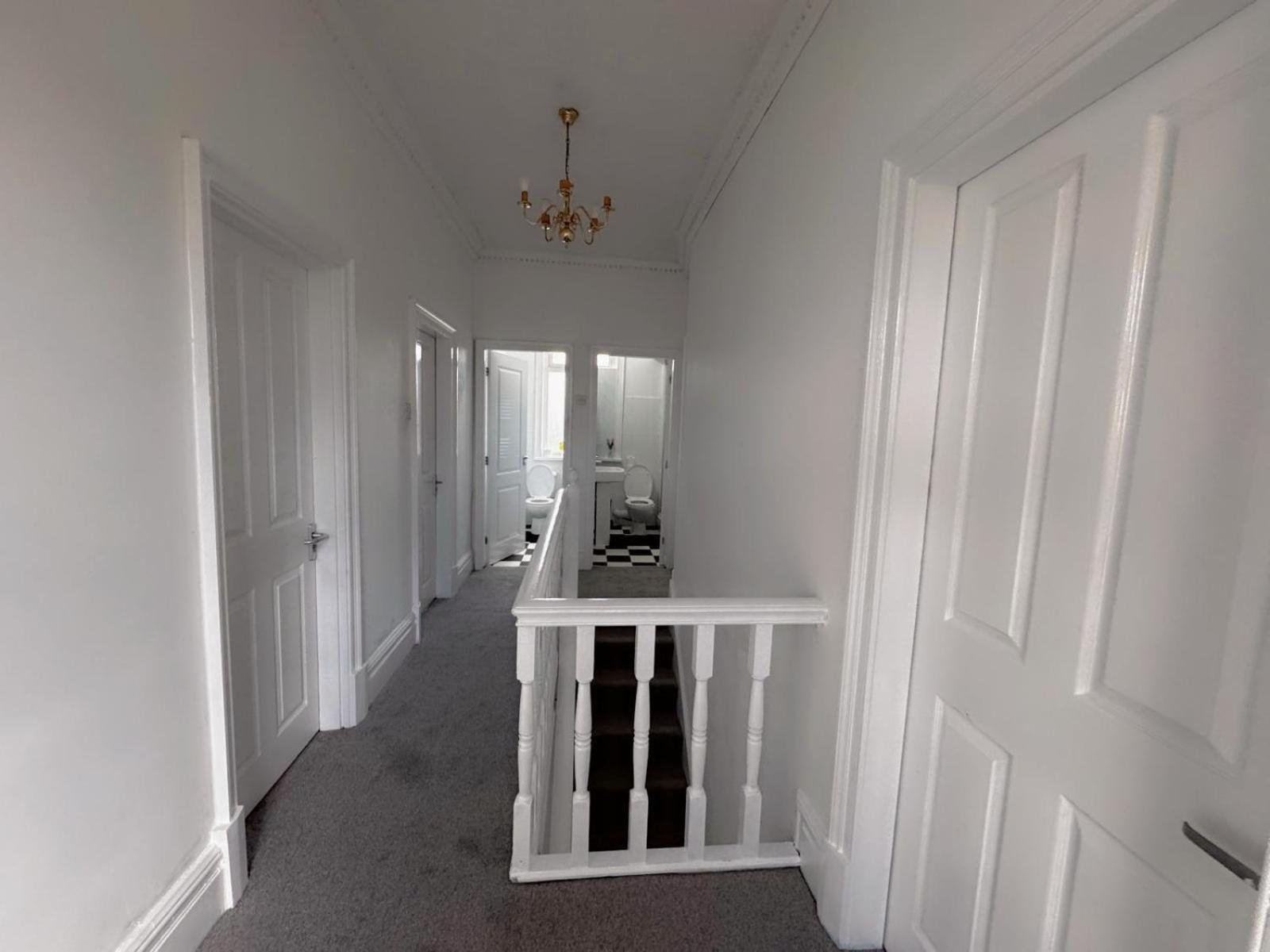 Double-bedroom In The Heart Of Salford Perfect For Short *